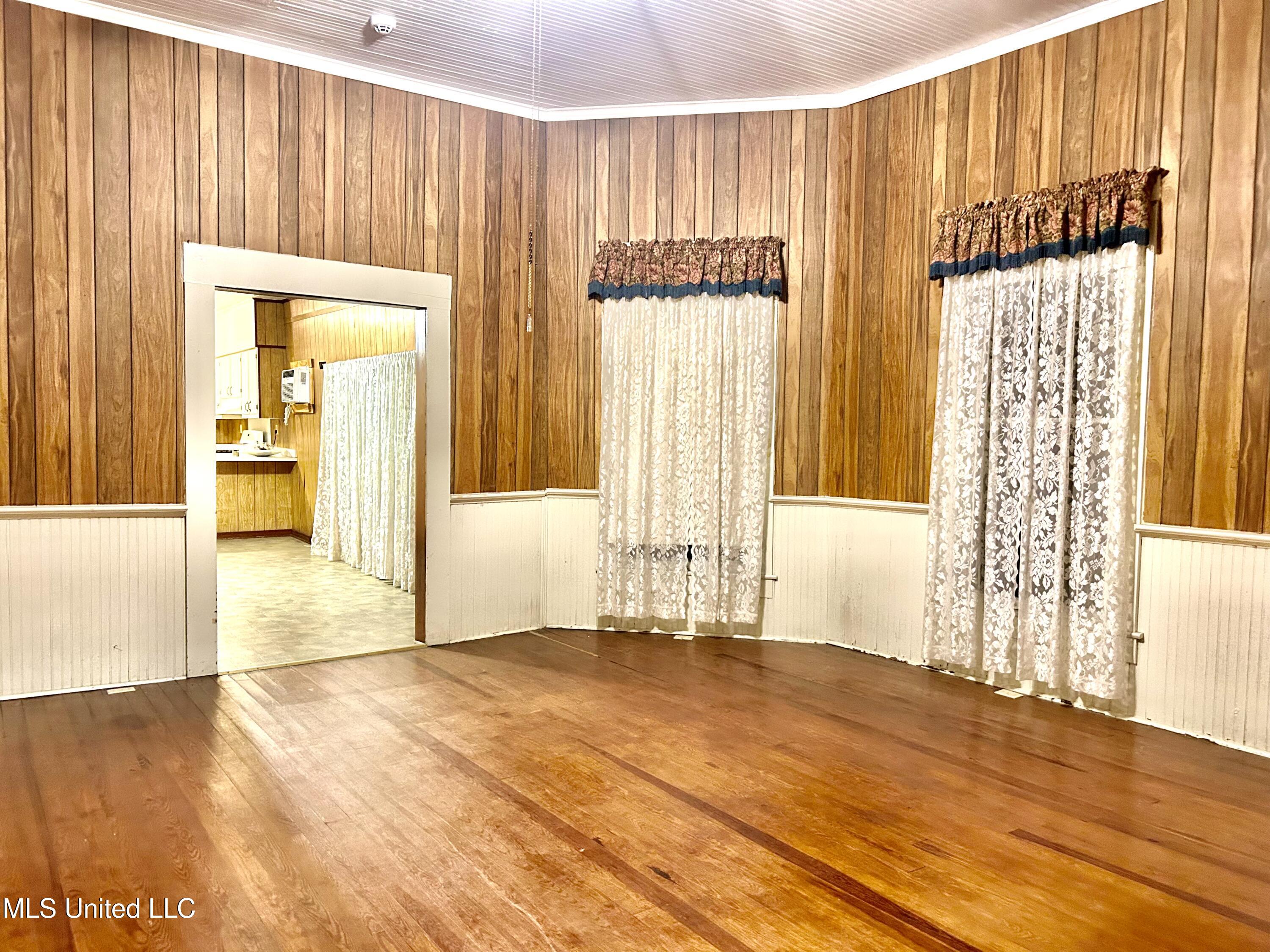 203 S Binford Avenue