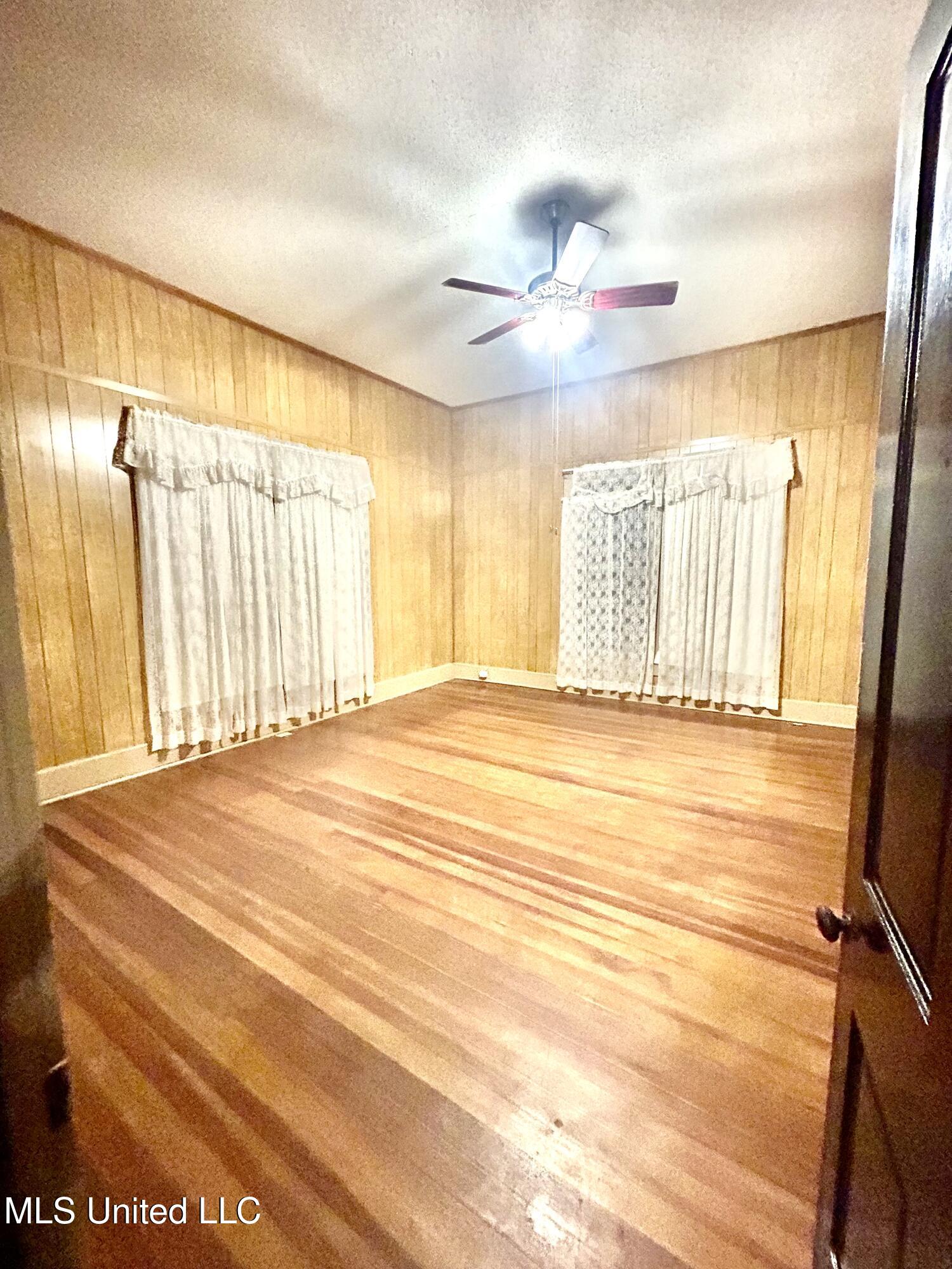 203 S Binford Avenue