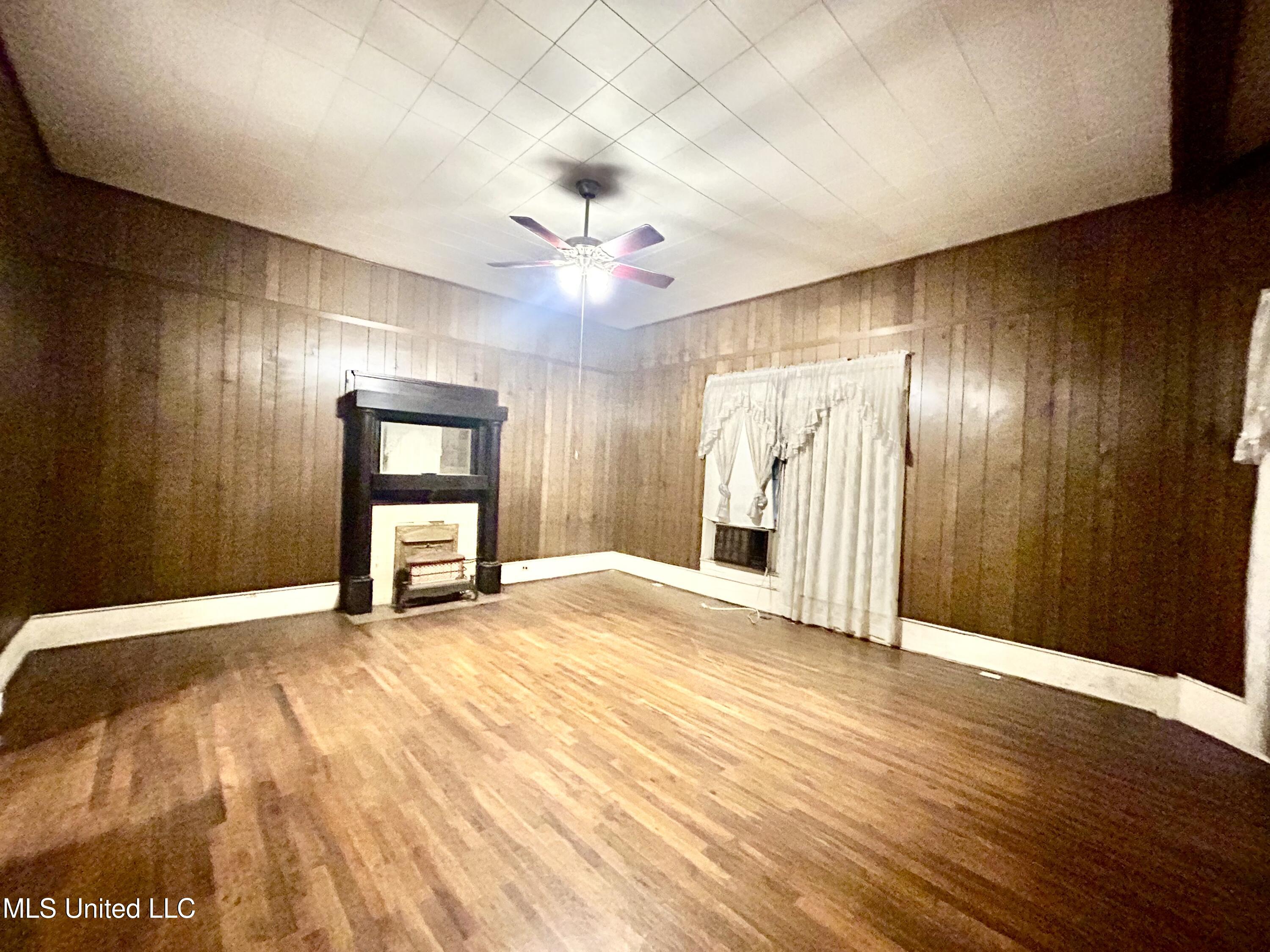 203 S Binford Avenue