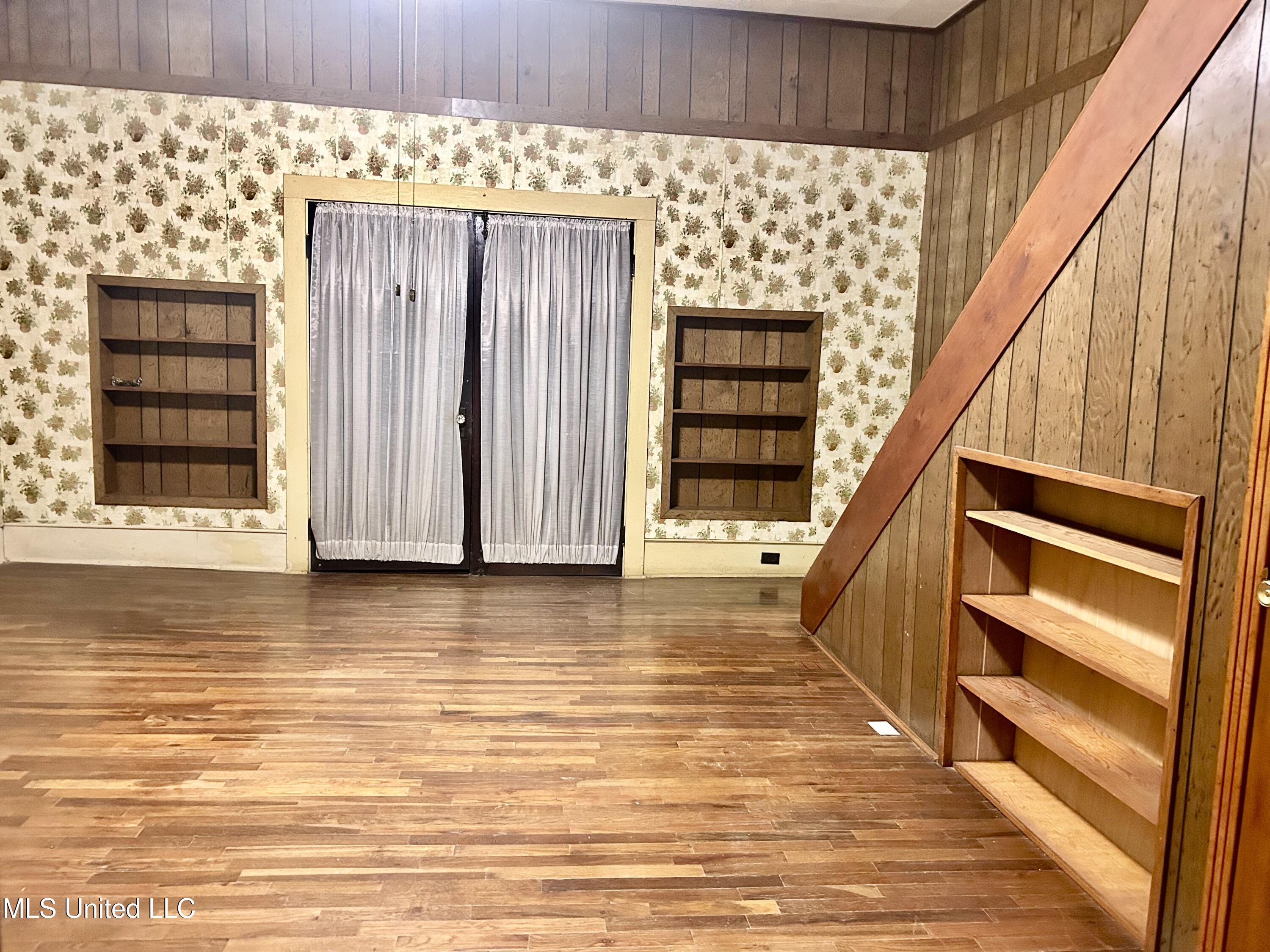 203 S Binford Avenue