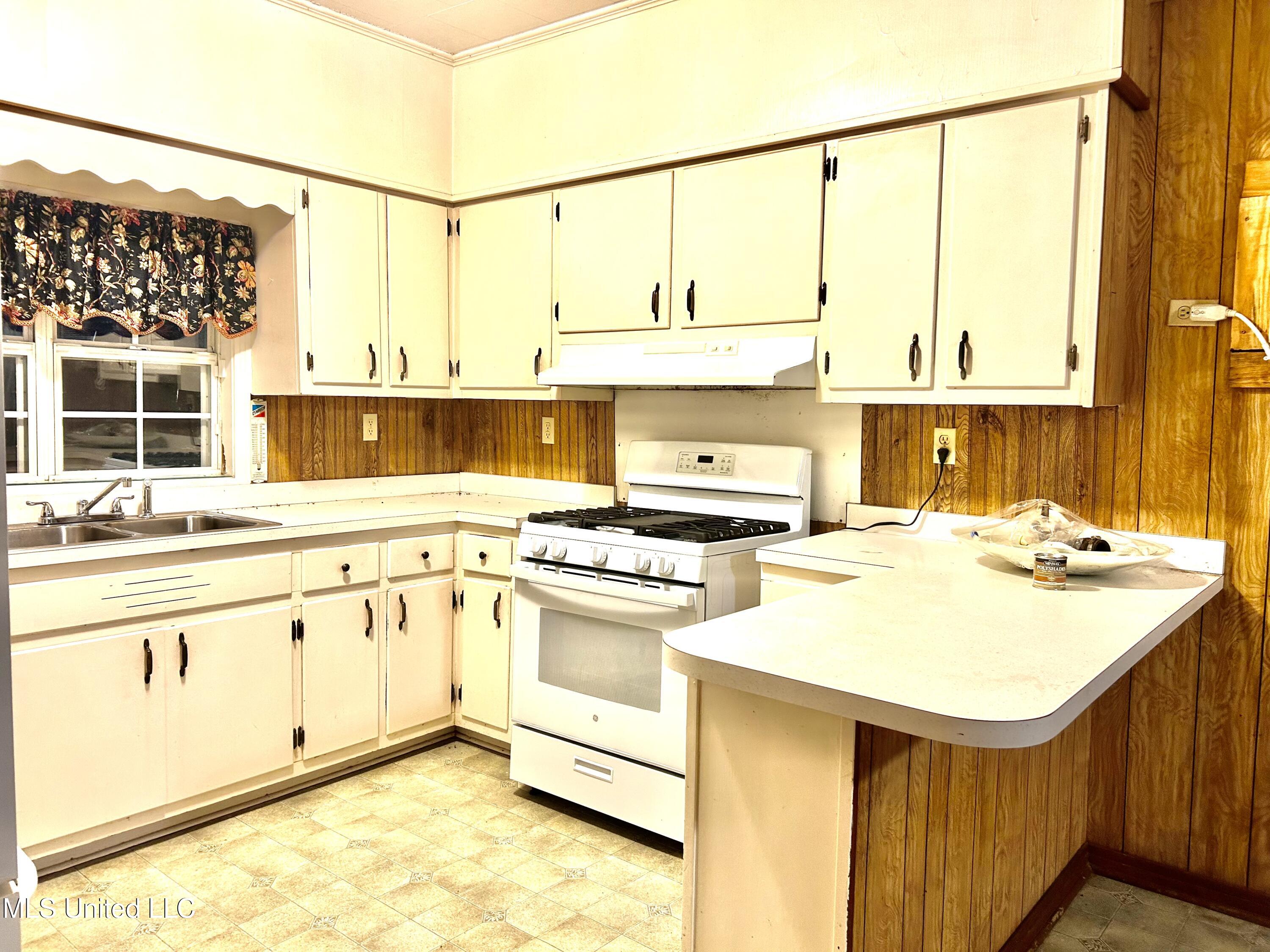 203 S Binford Avenue