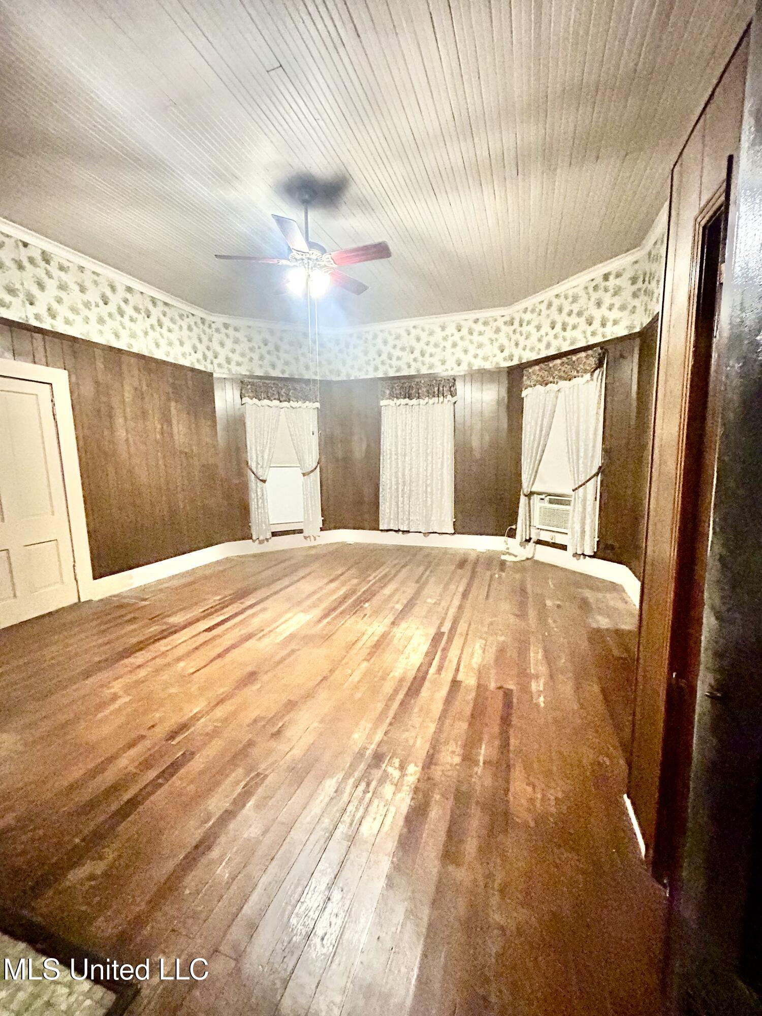 203 S Binford Avenue