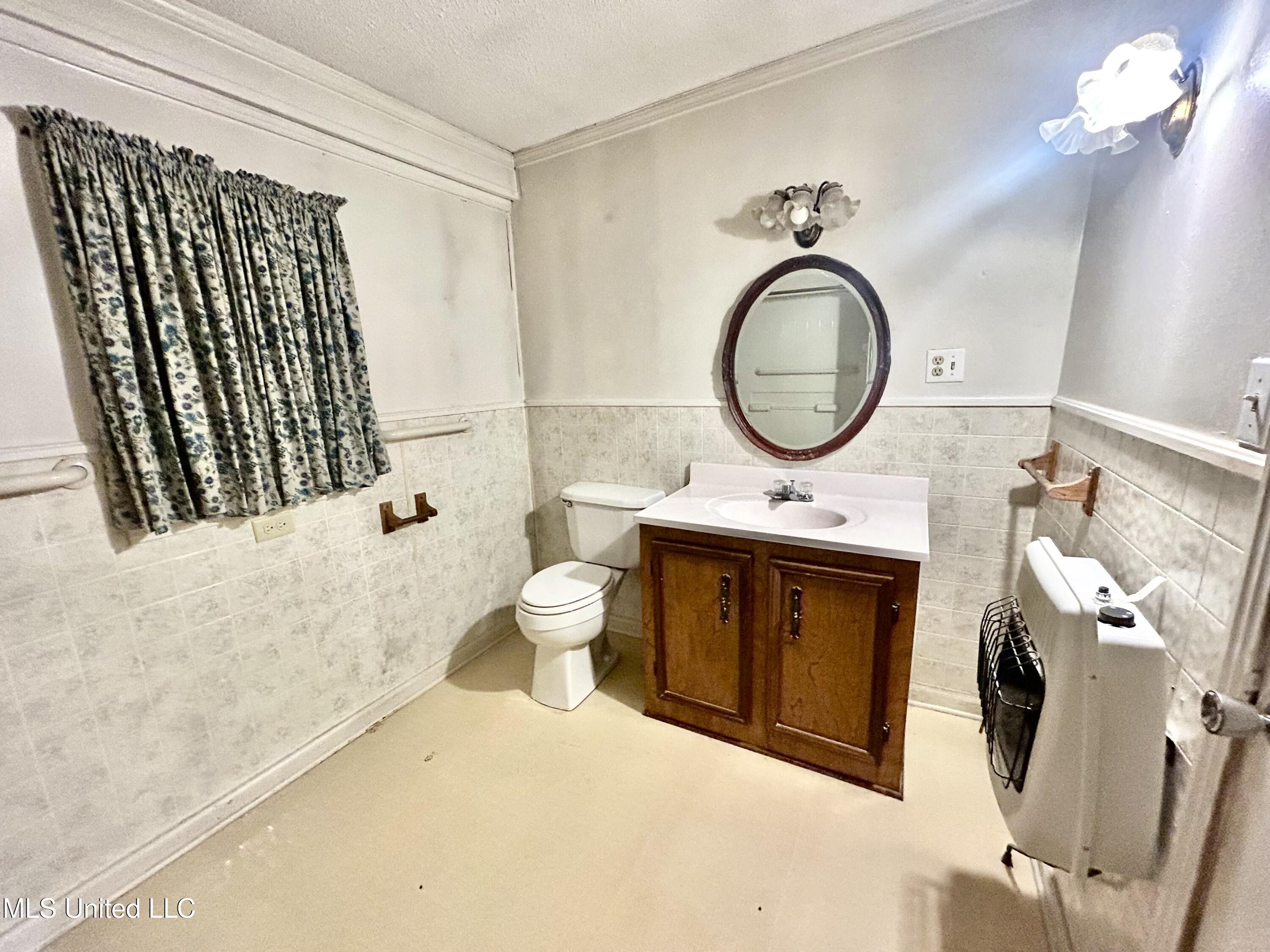 203 S Binford Avenue