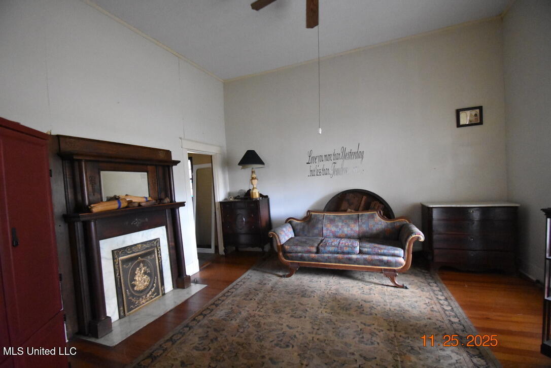 100 W Gleason Street