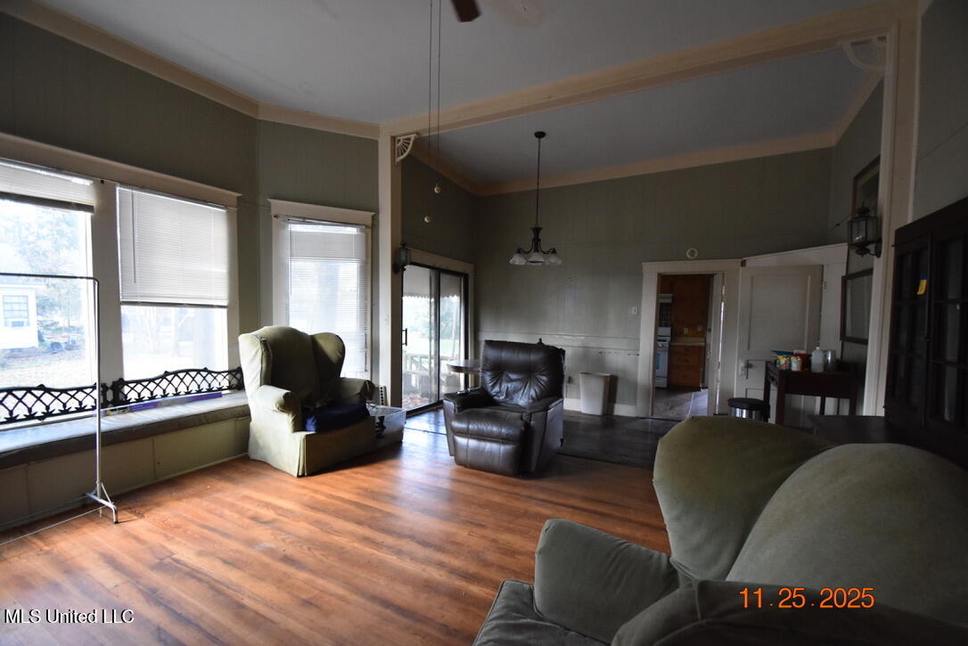 100 W Gleason Street