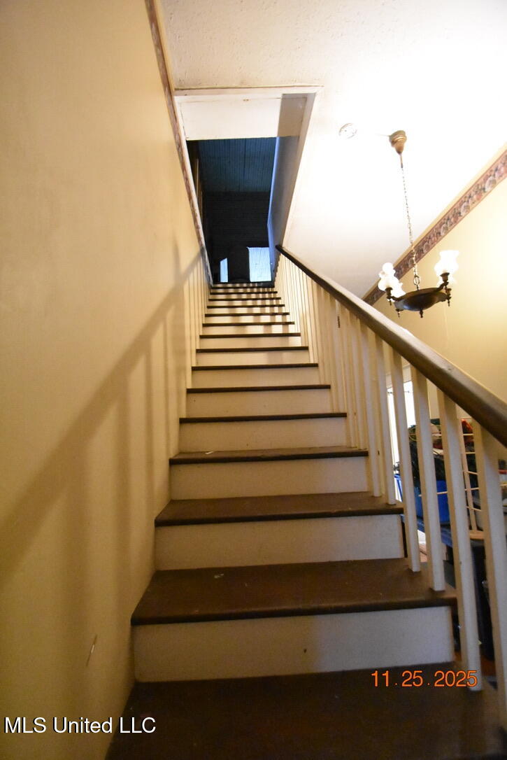 100 W Gleason Street