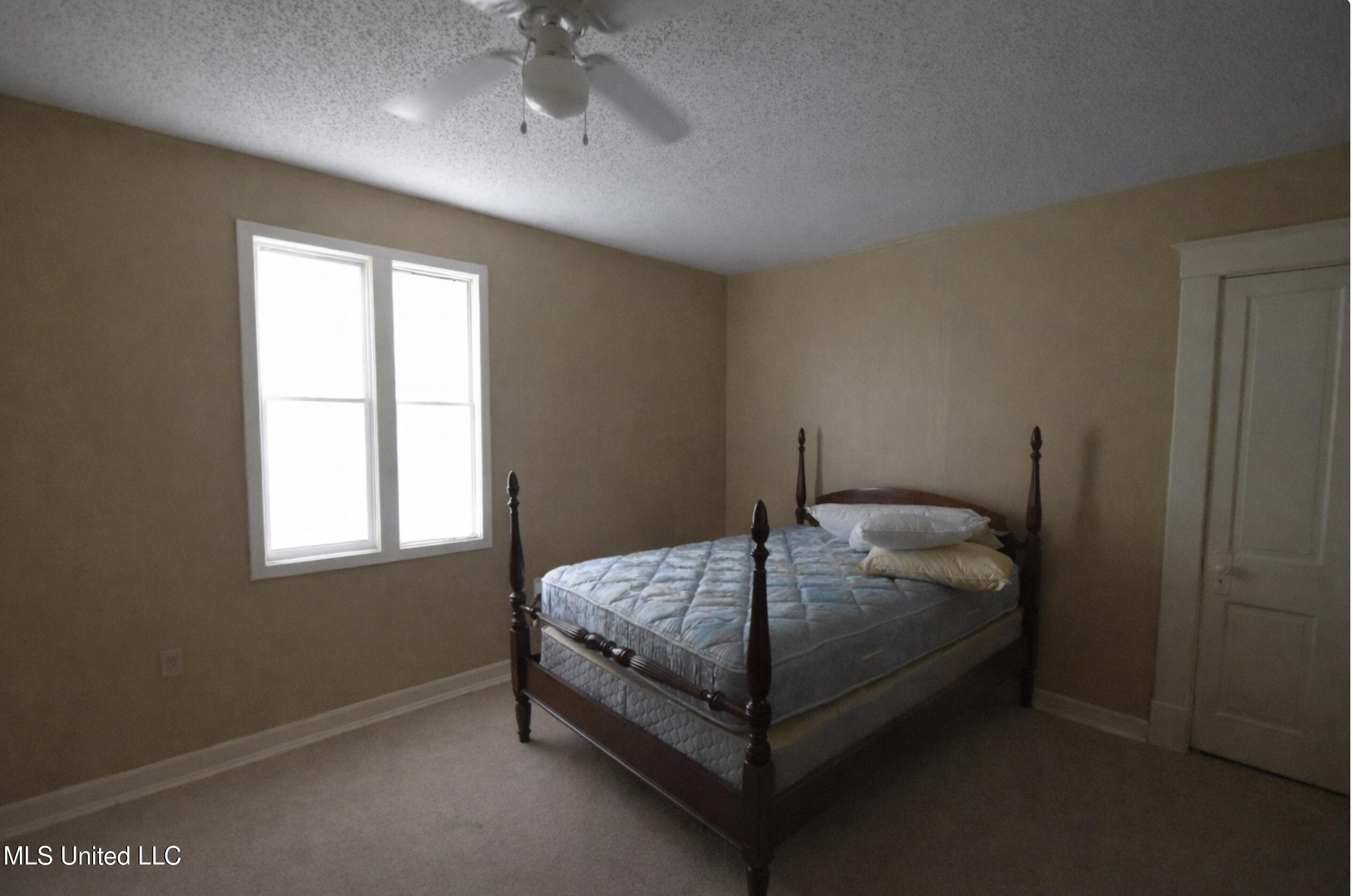 100 W Gleason Street