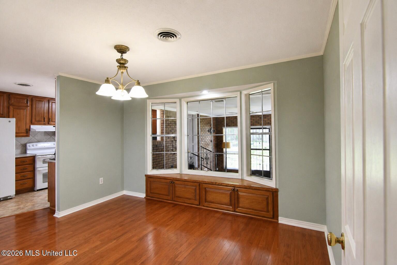 2049 Oakhurst Drive