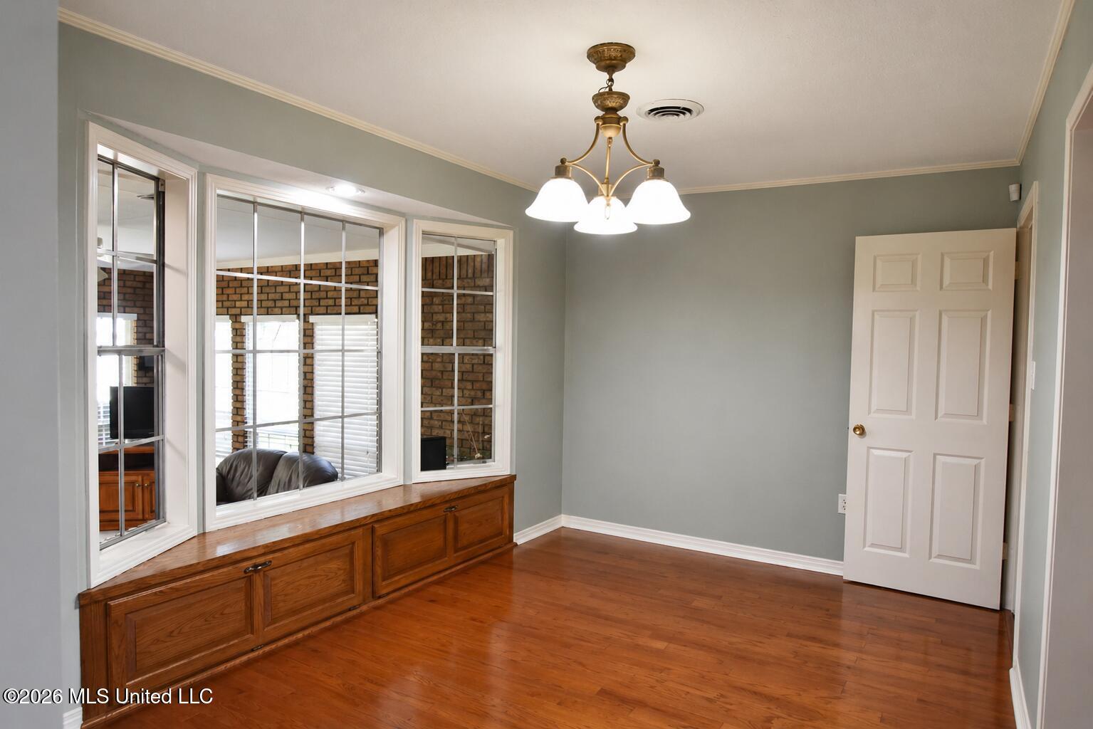 2049 Oakhurst Drive