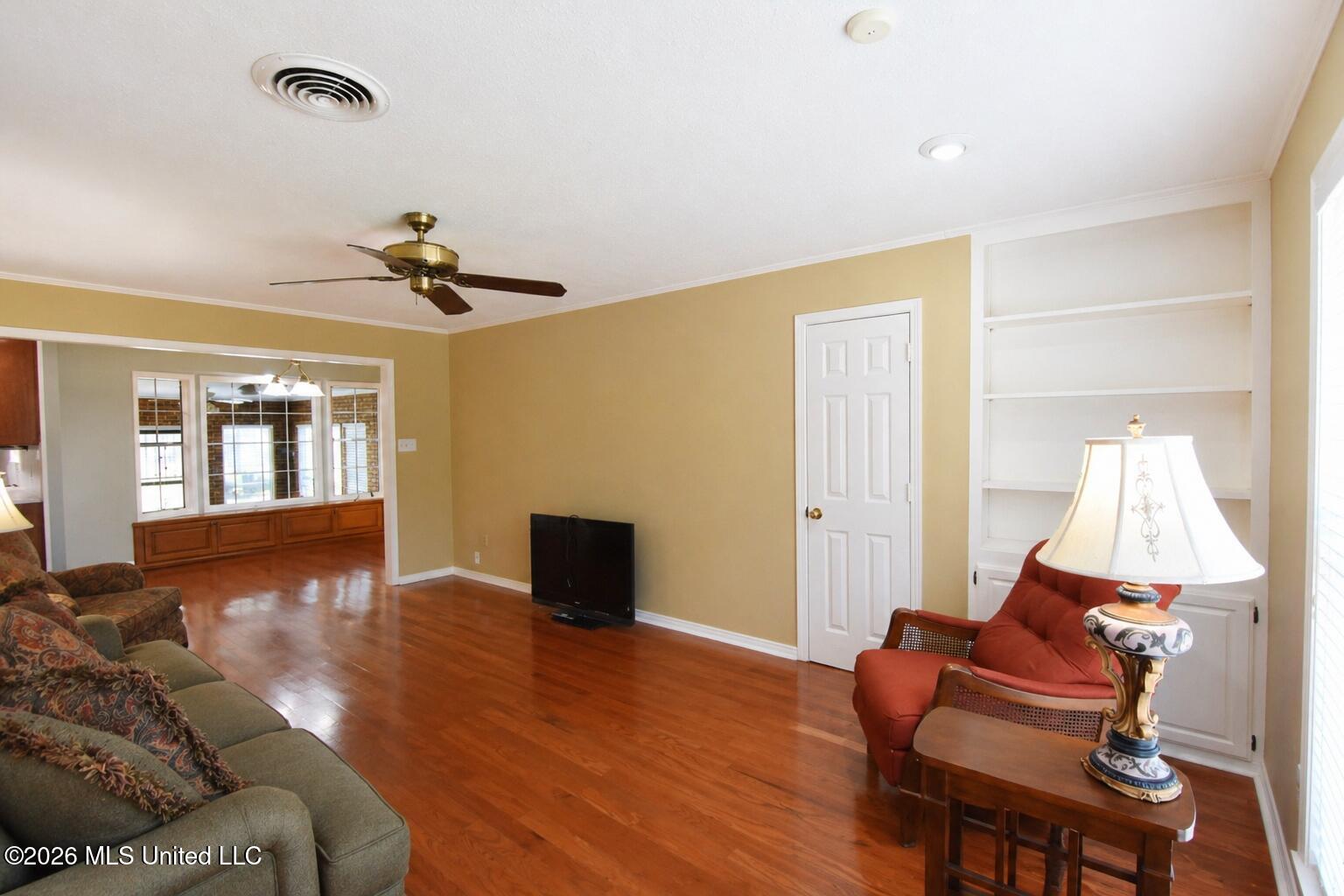 2049 Oakhurst Drive