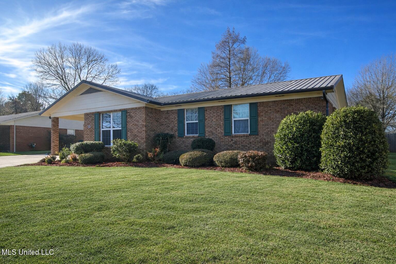 2049 Oakhurst Drive