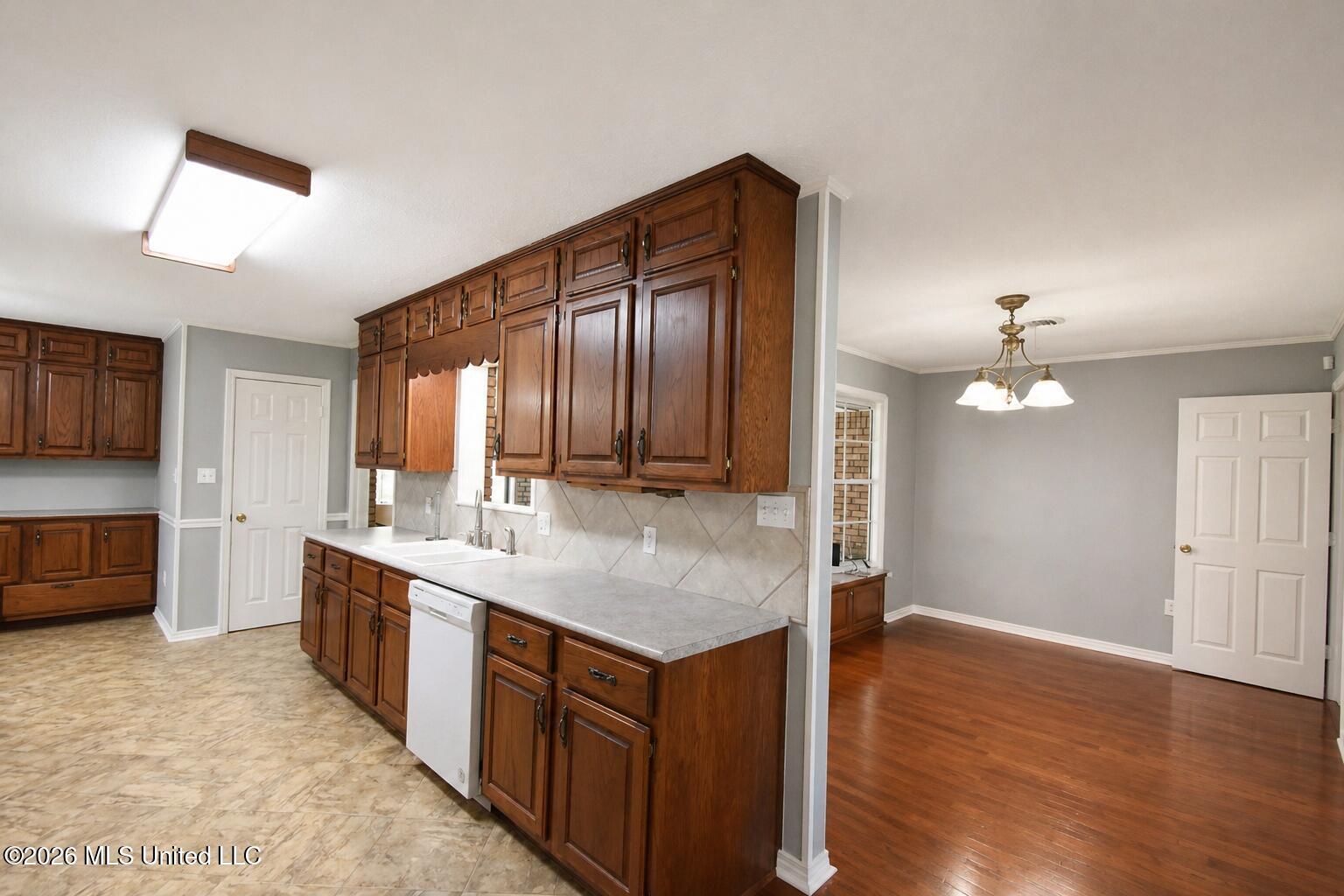 2049 Oakhurst Drive