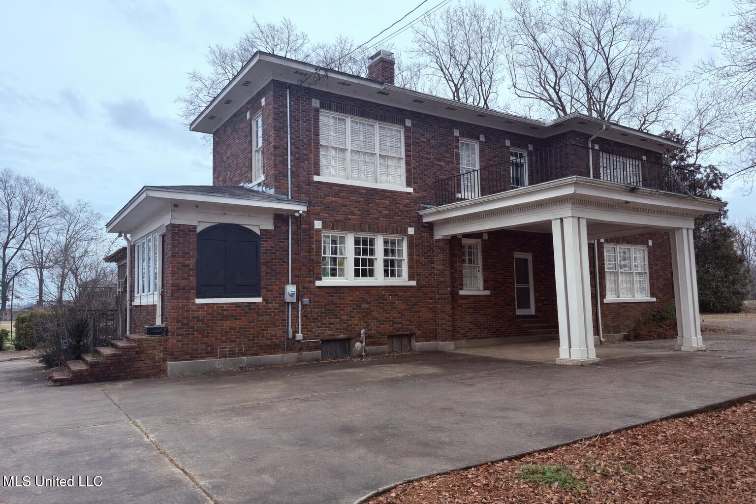 2502 W Claiborne Avenue