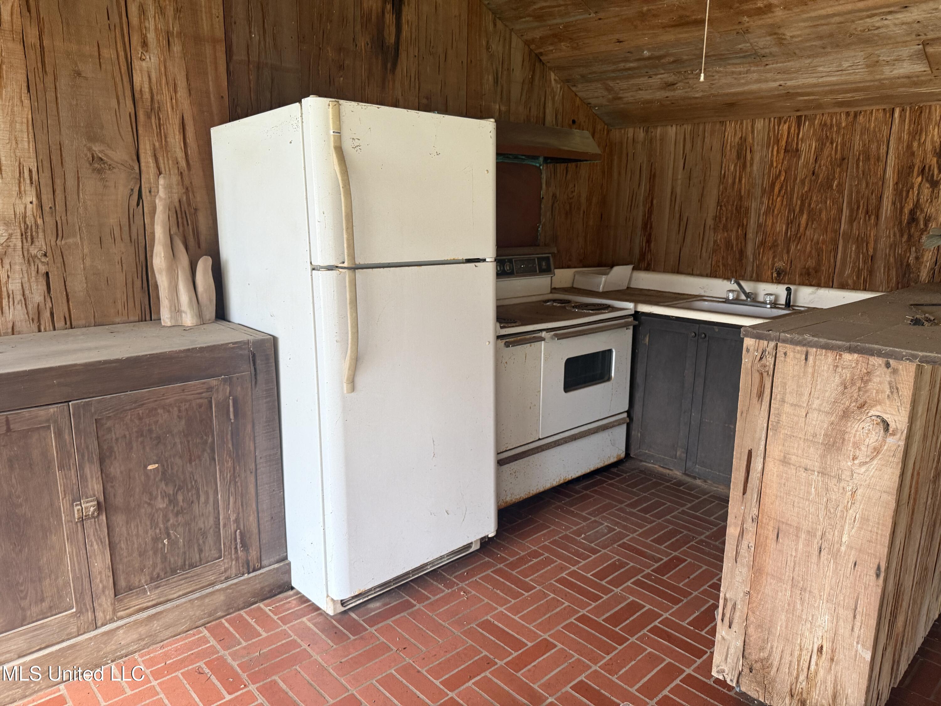 2502 W Claiborne Avenue