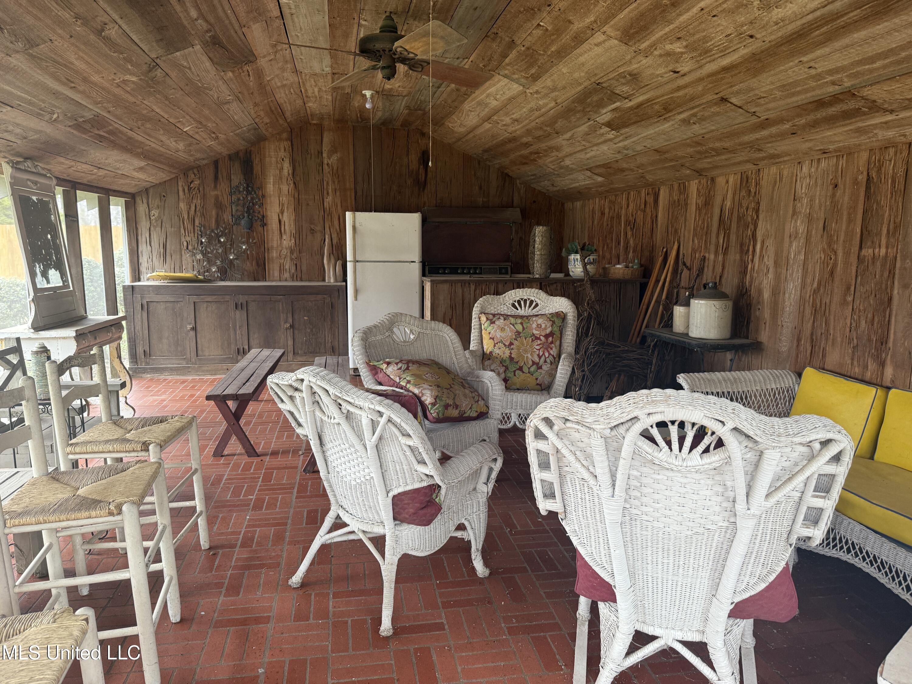 2502 W Claiborne Avenue