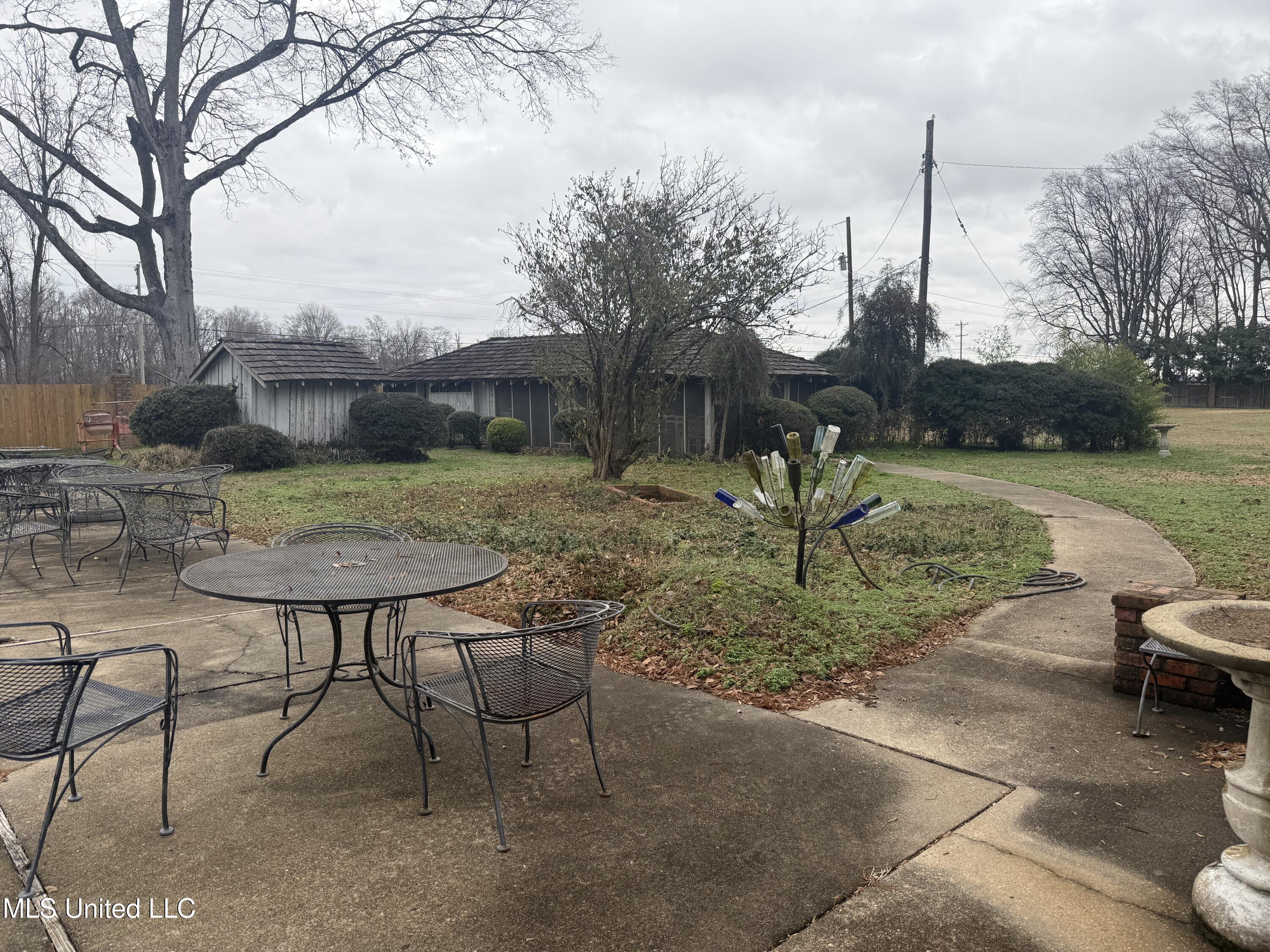 2502 W Claiborne Avenue