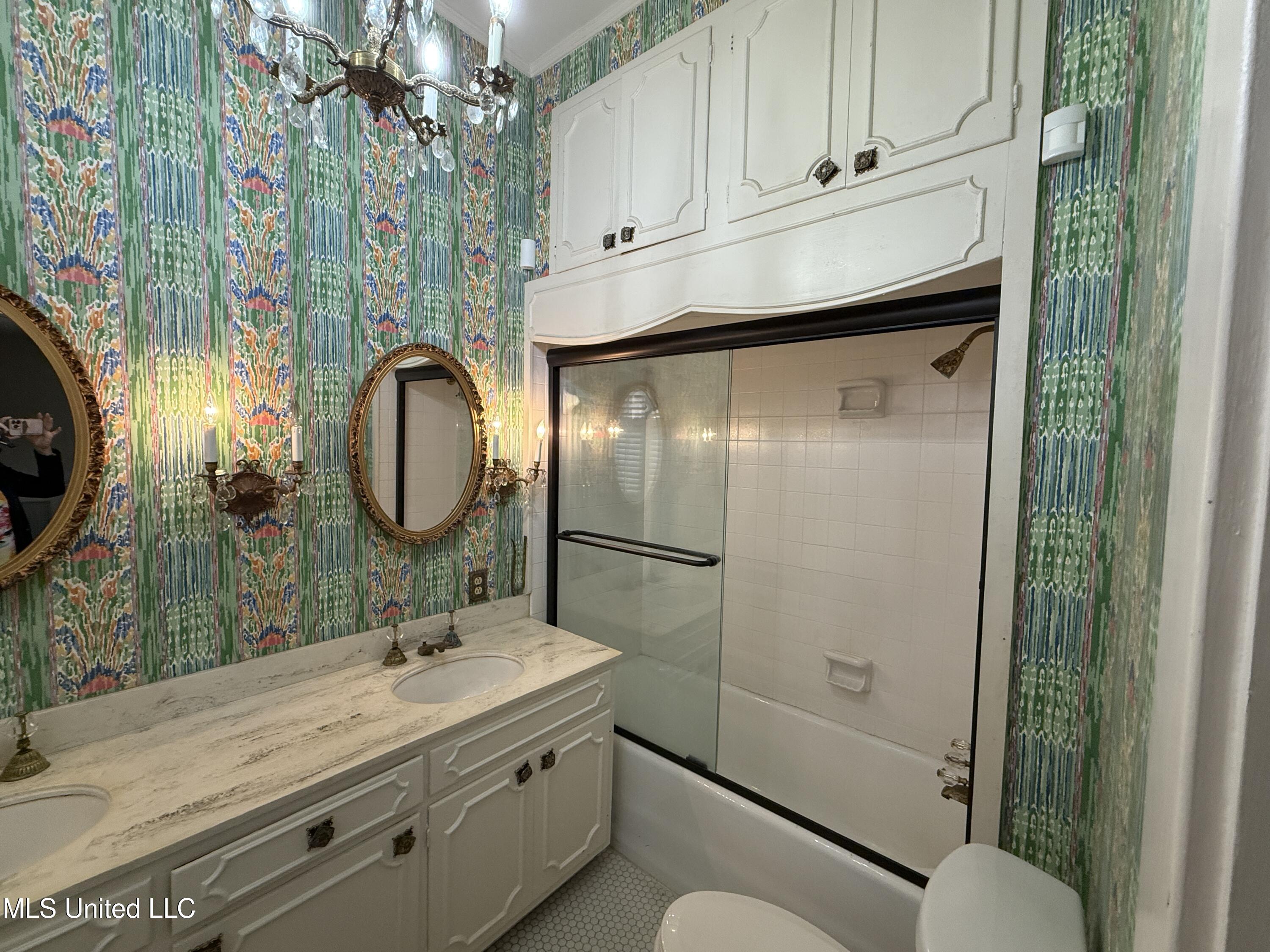 2502 W Claiborne Avenue