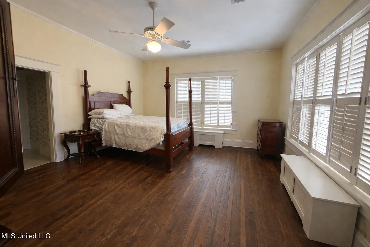 2502 W Claiborne Avenue