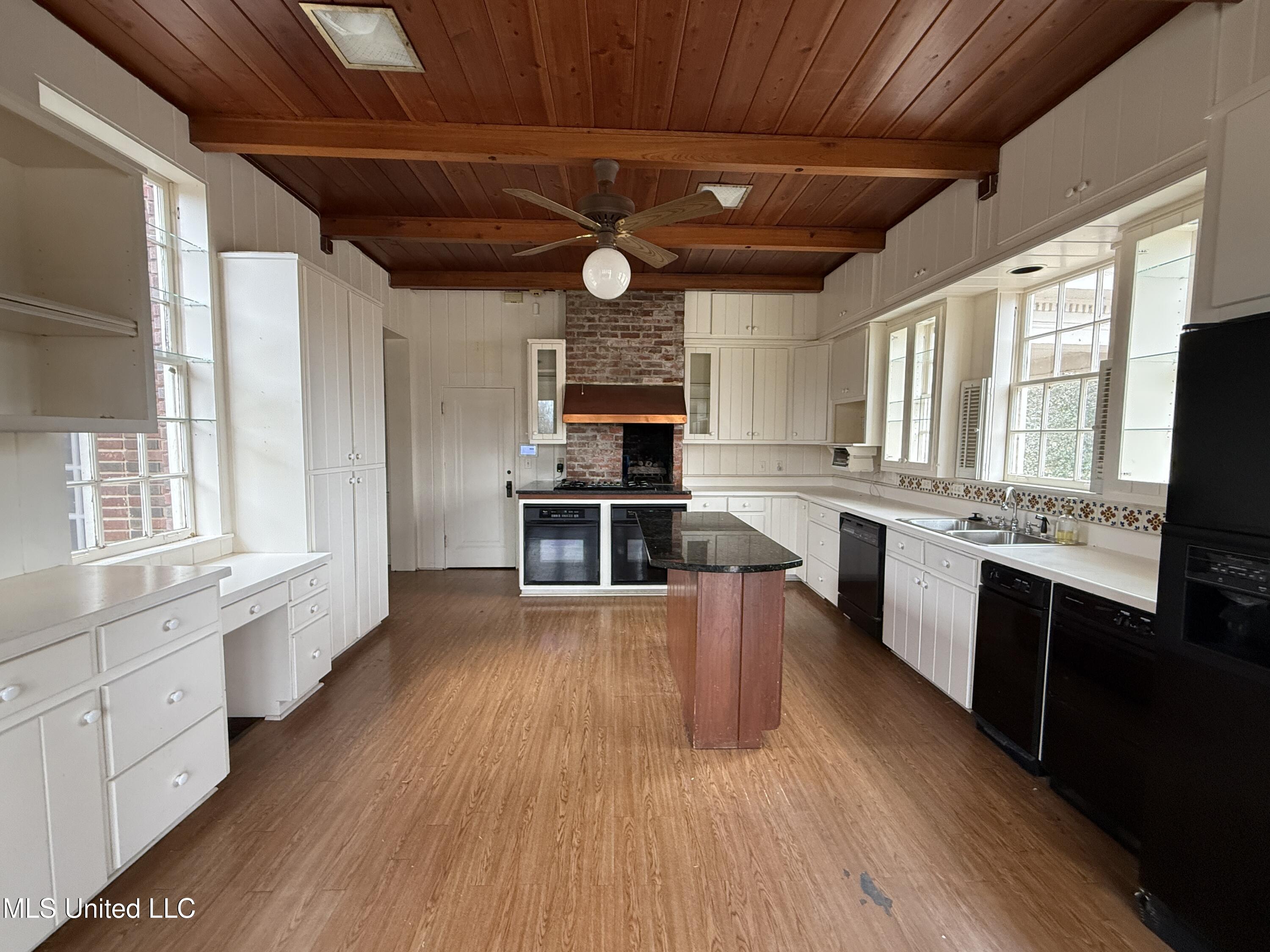 2502 W Claiborne Avenue