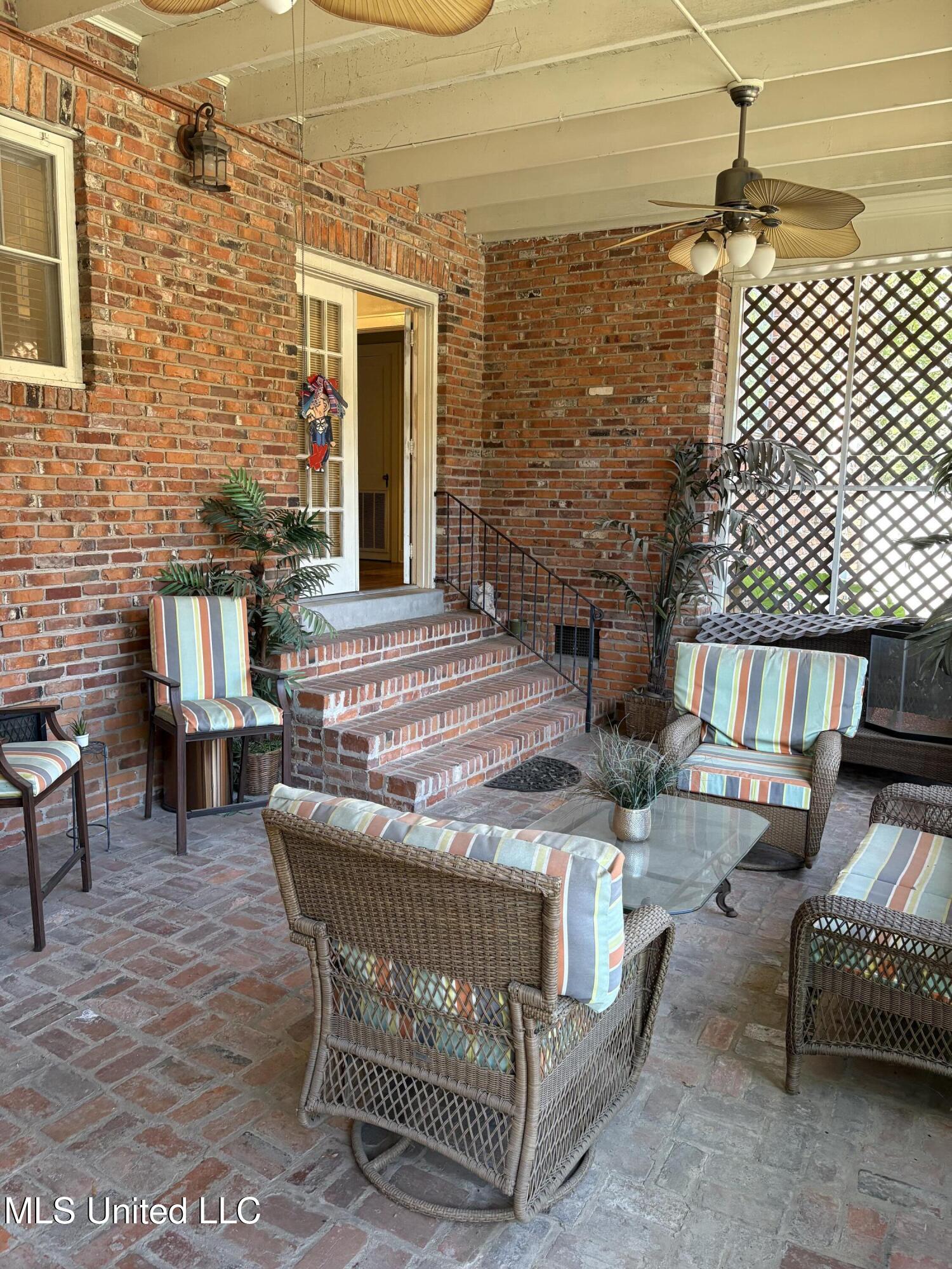 404 Grand Boulevard, 2