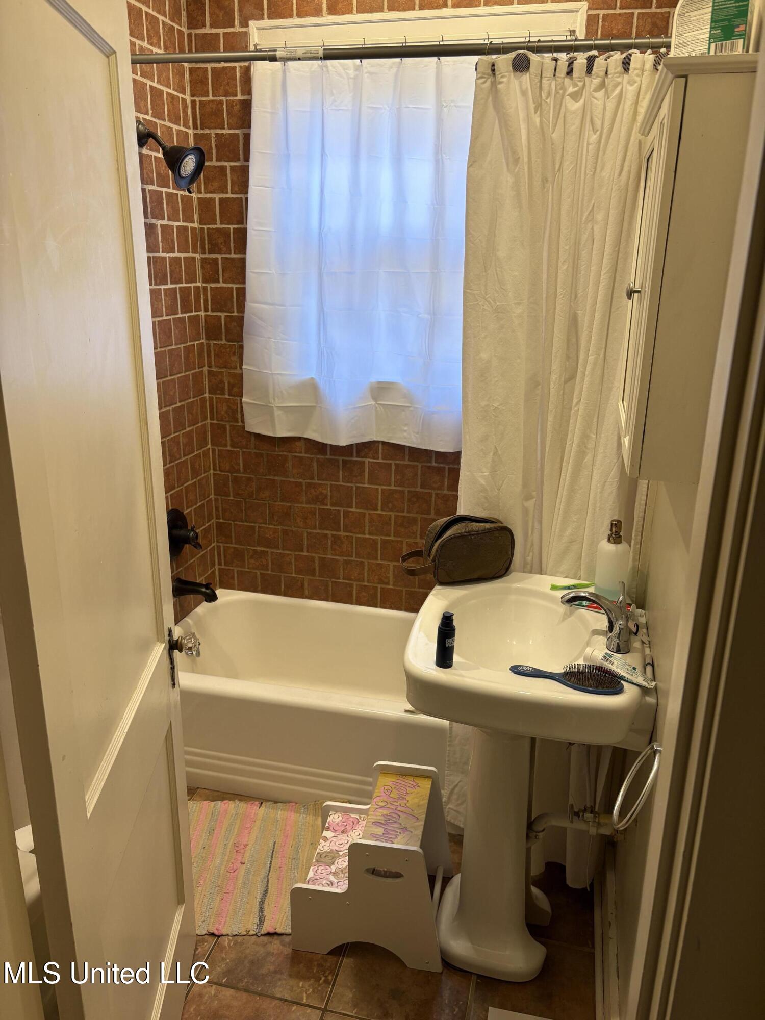 404 Grand Boulevard, 2