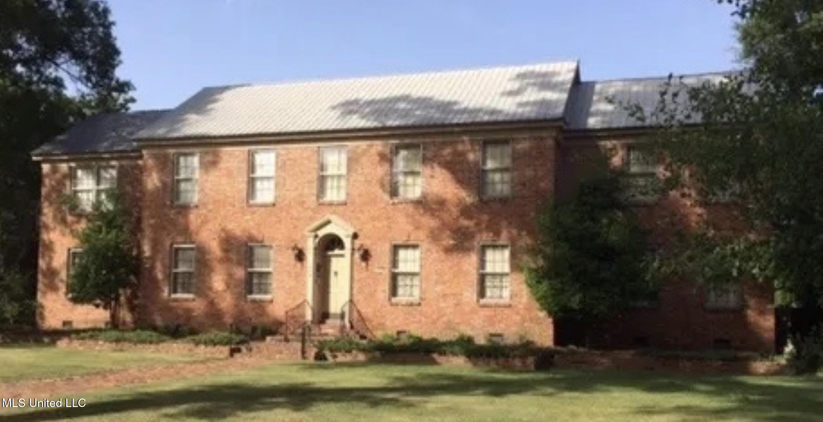 404 Grand Boulevard, 2