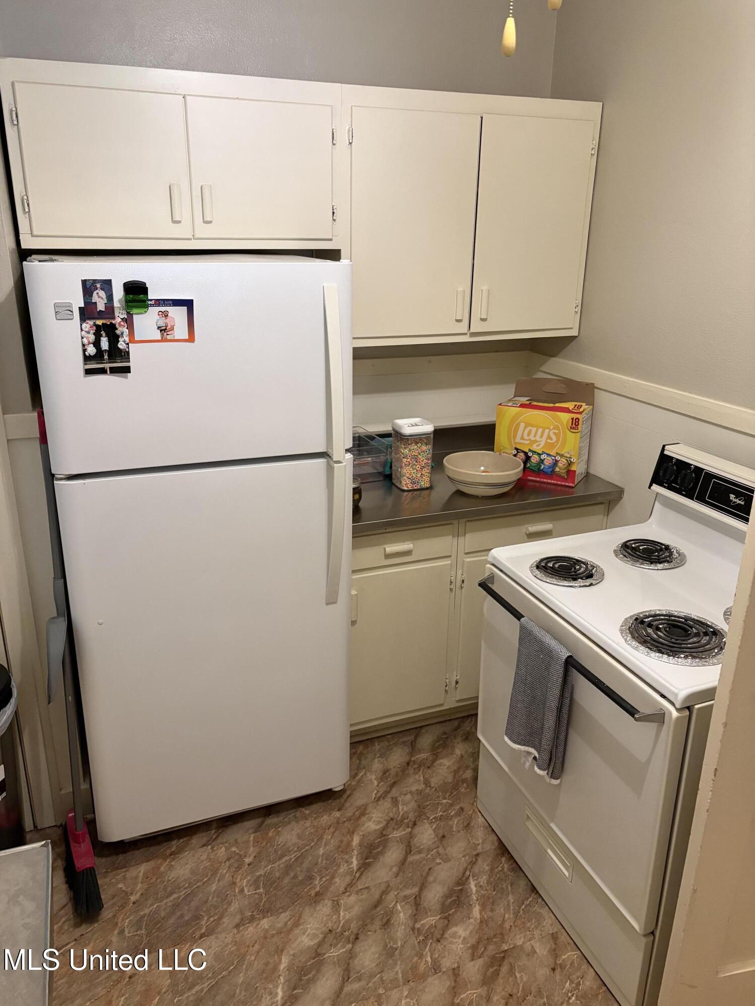 404 Grand Boulevard, 2