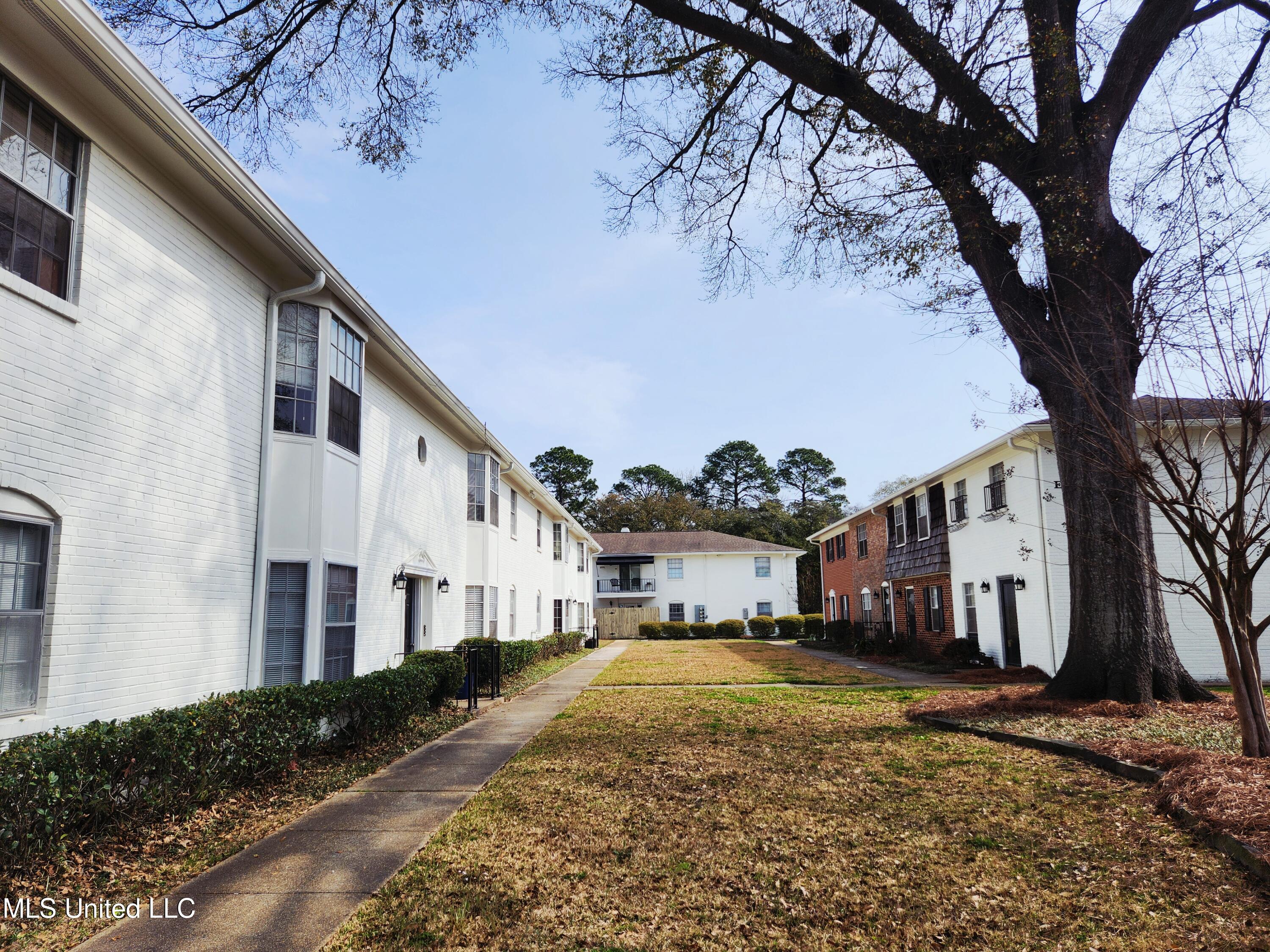 5025 Wayneland Drive, H3