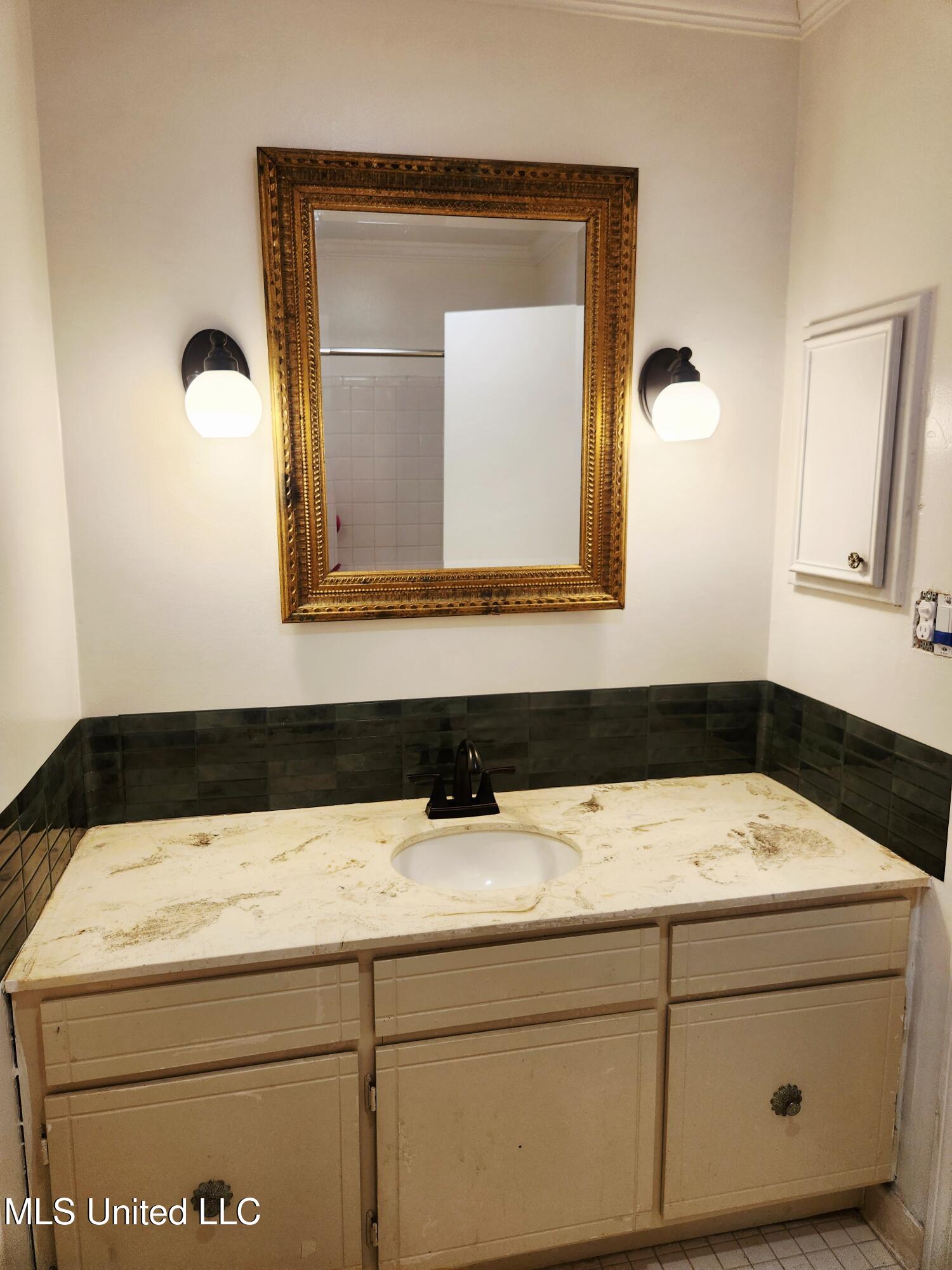 5025 Wayneland Drive, H3