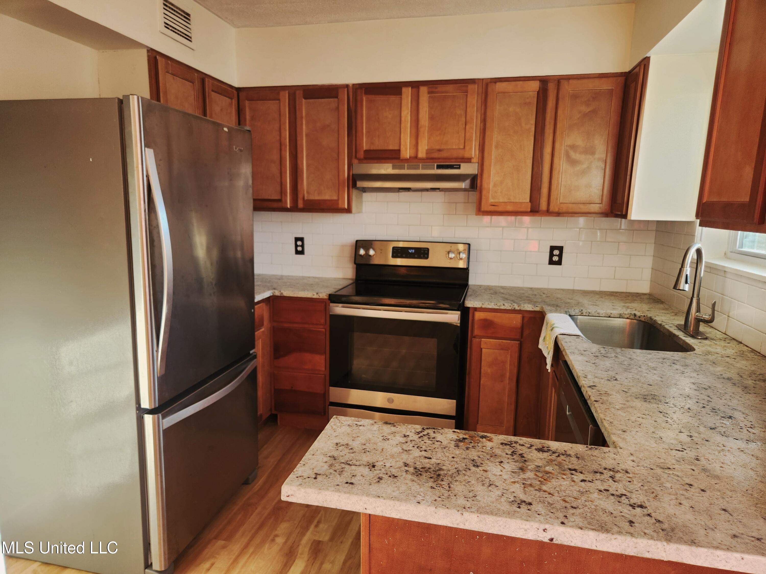 5025 Wayneland Drive, H3