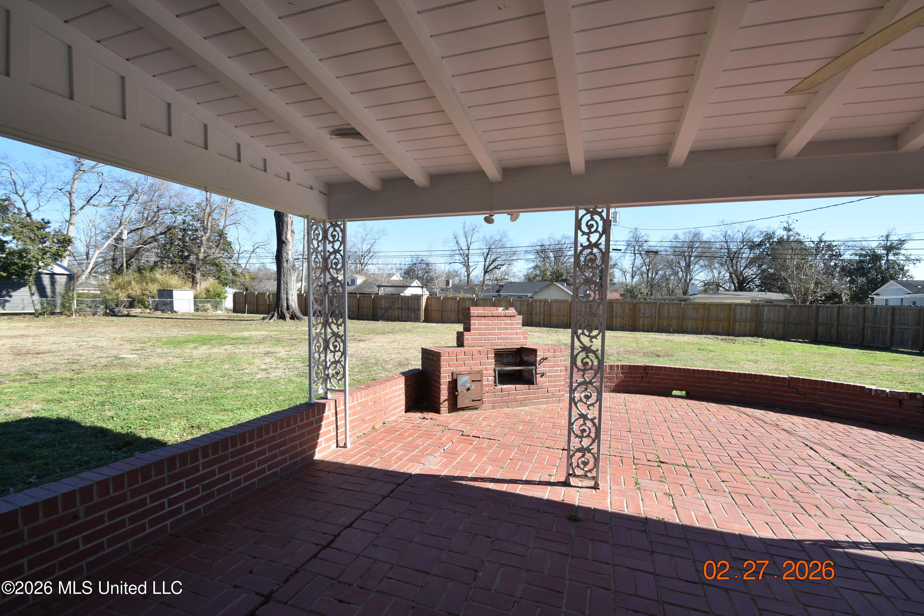 404 E Adams Avenue