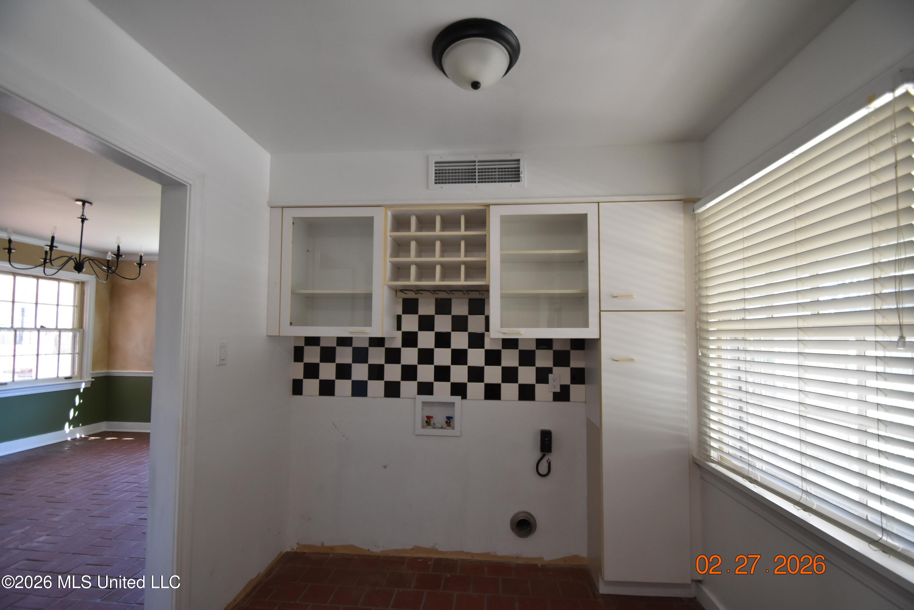 404 E Adams Avenue