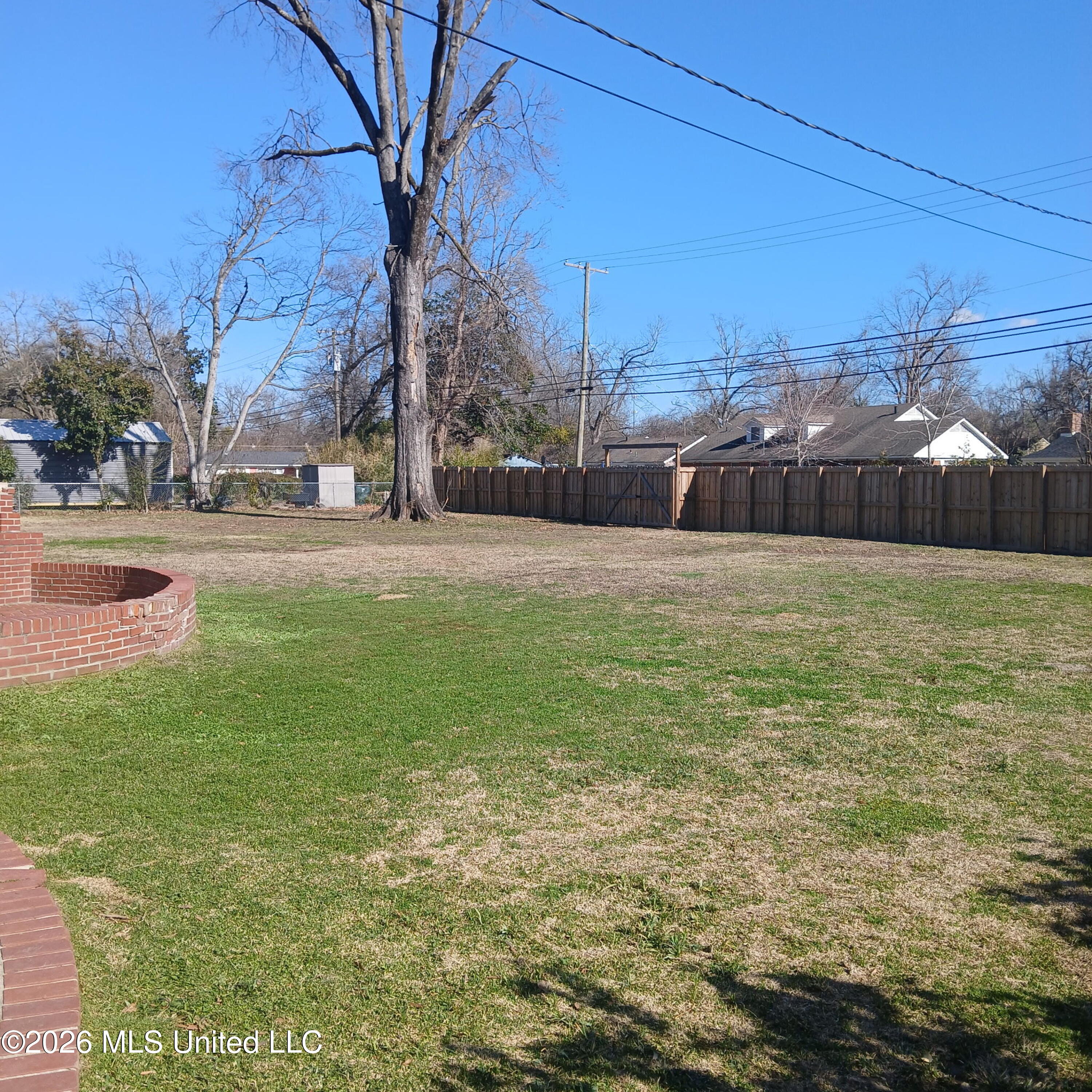 404 E Adams Avenue