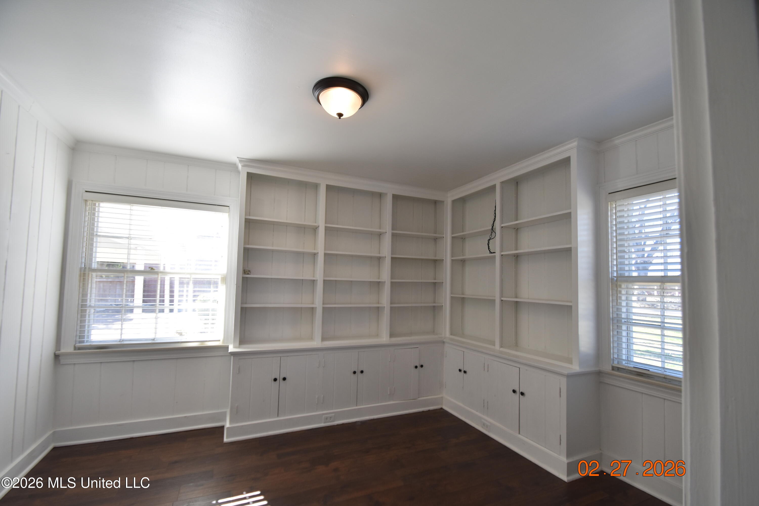 404 E Adams Avenue