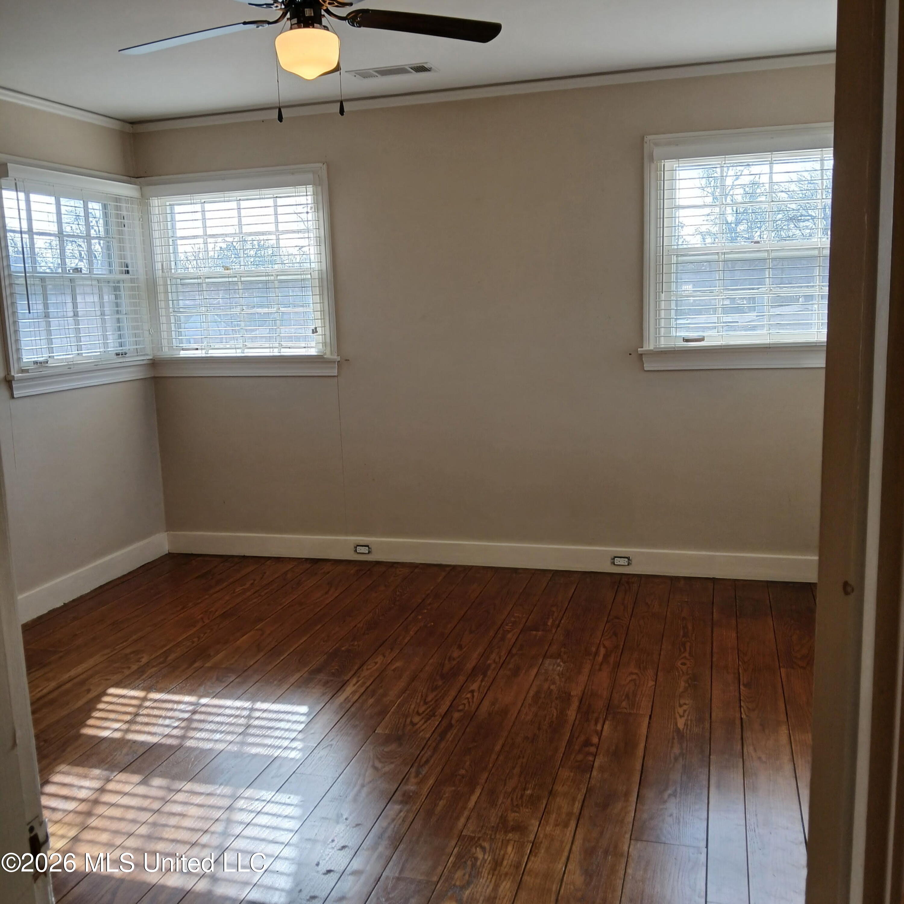 404 E Adams Avenue