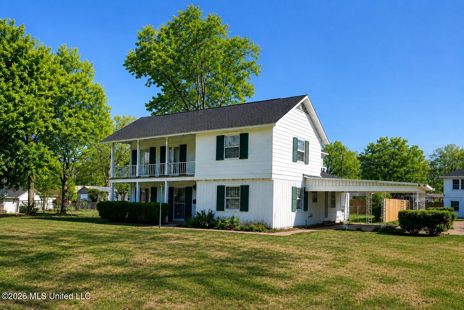 404 E Adams Avenue