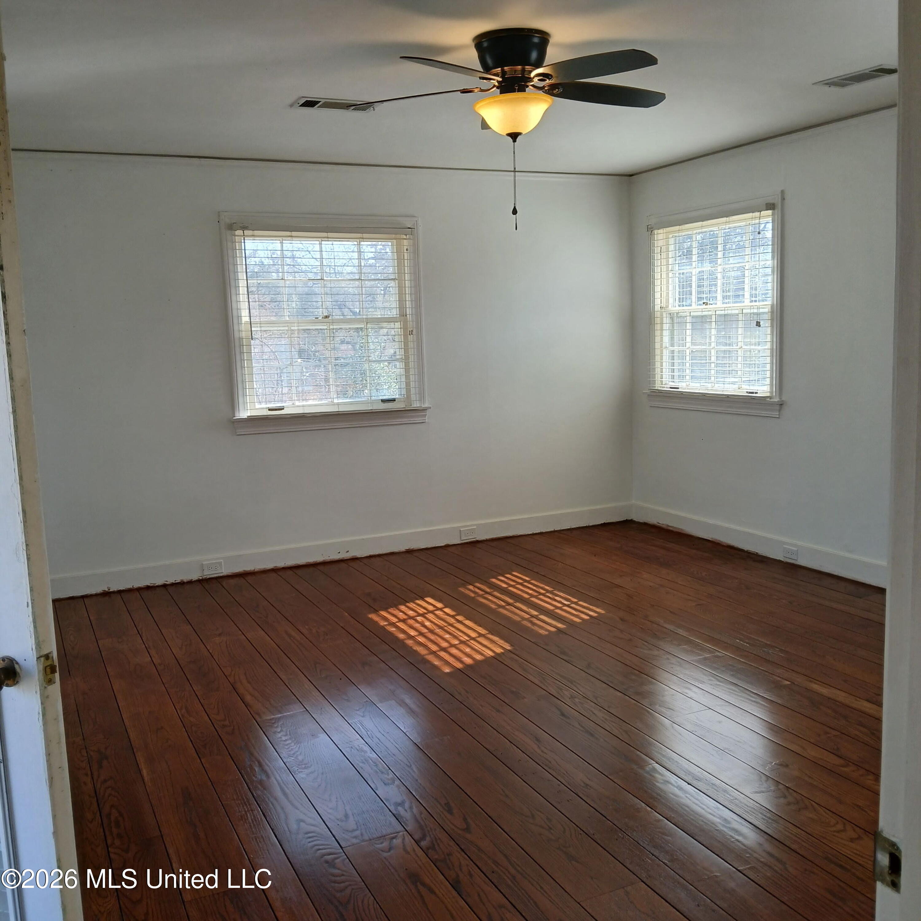 404 E Adams Avenue