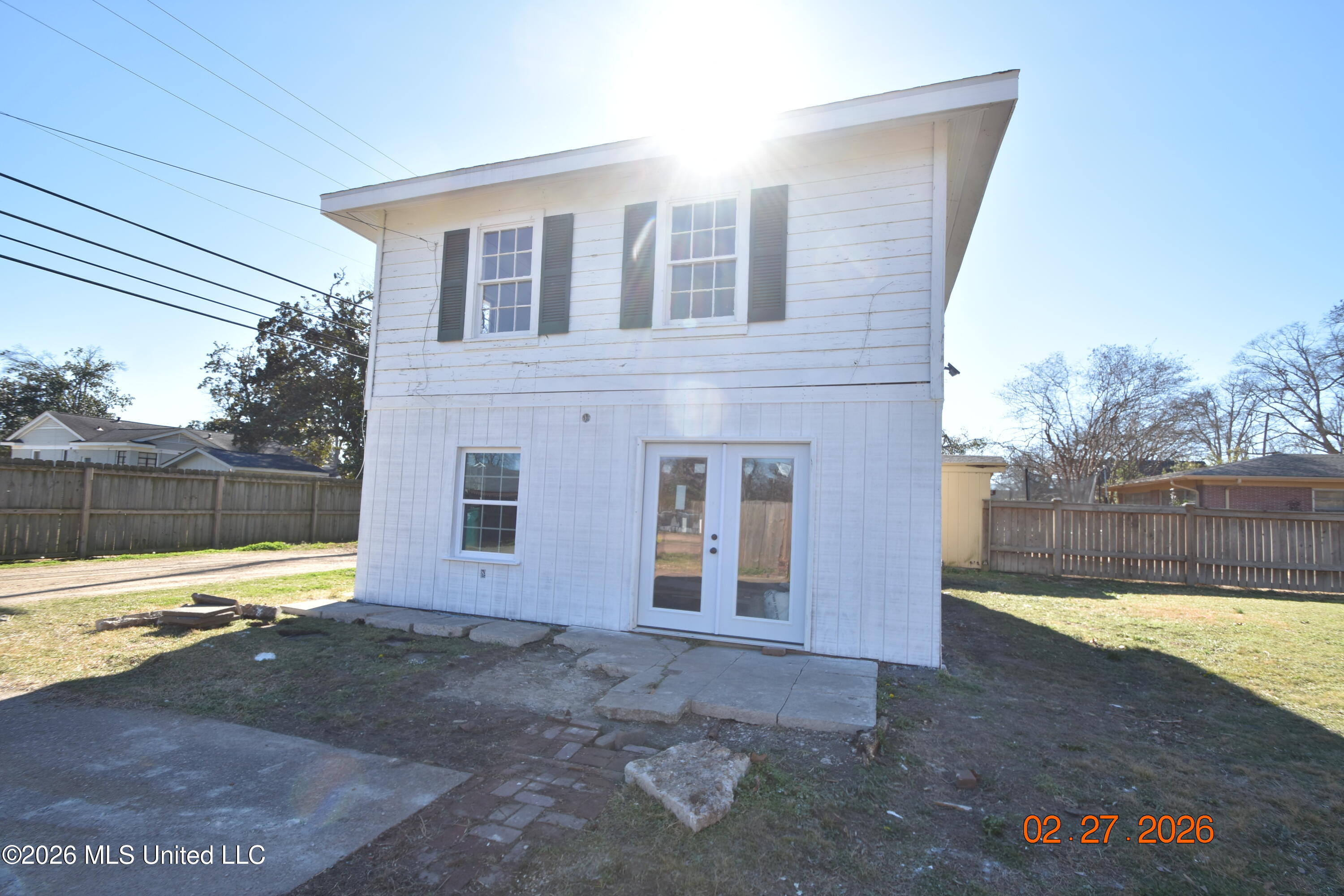 404 E Adams Avenue