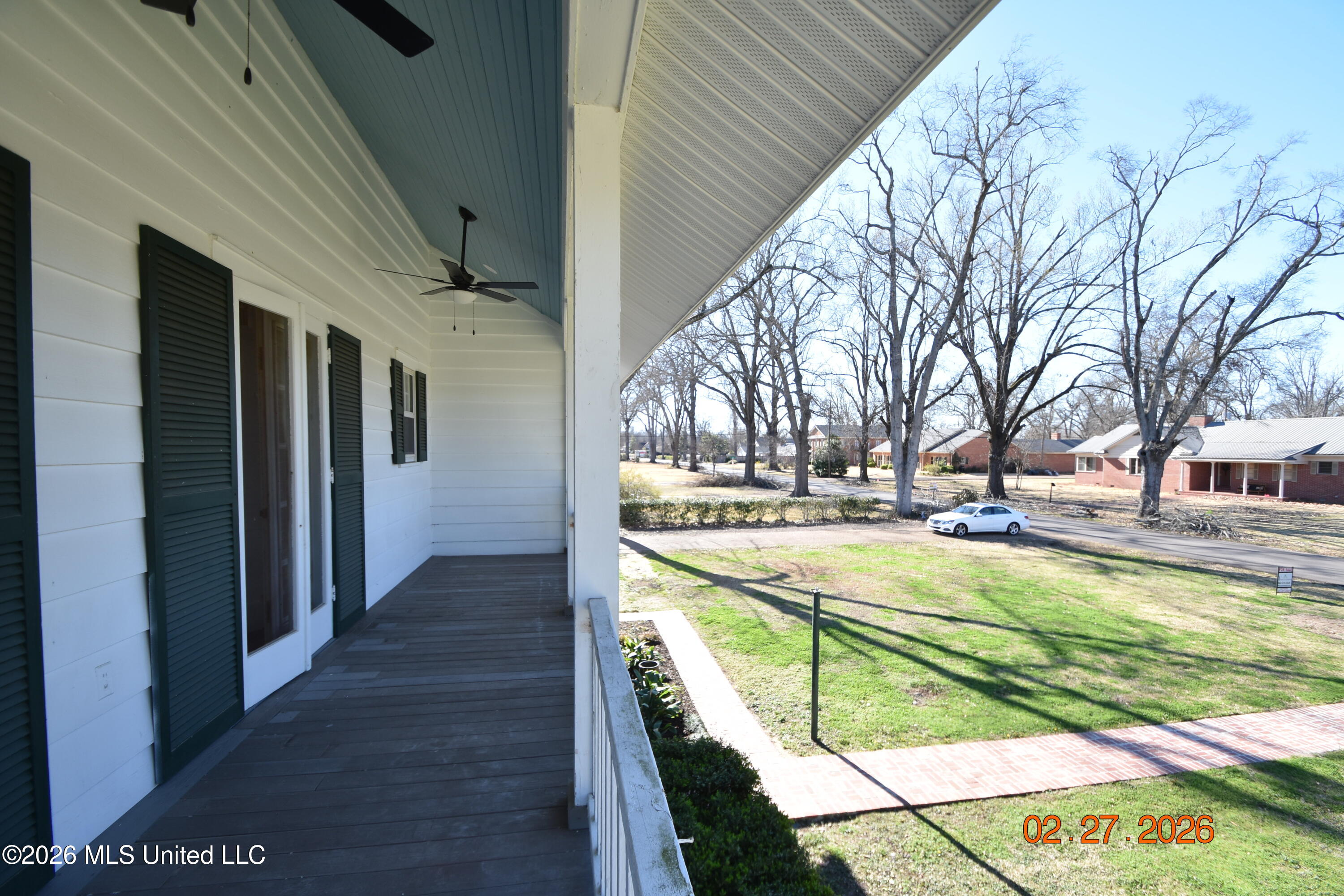 404 E Adams Avenue