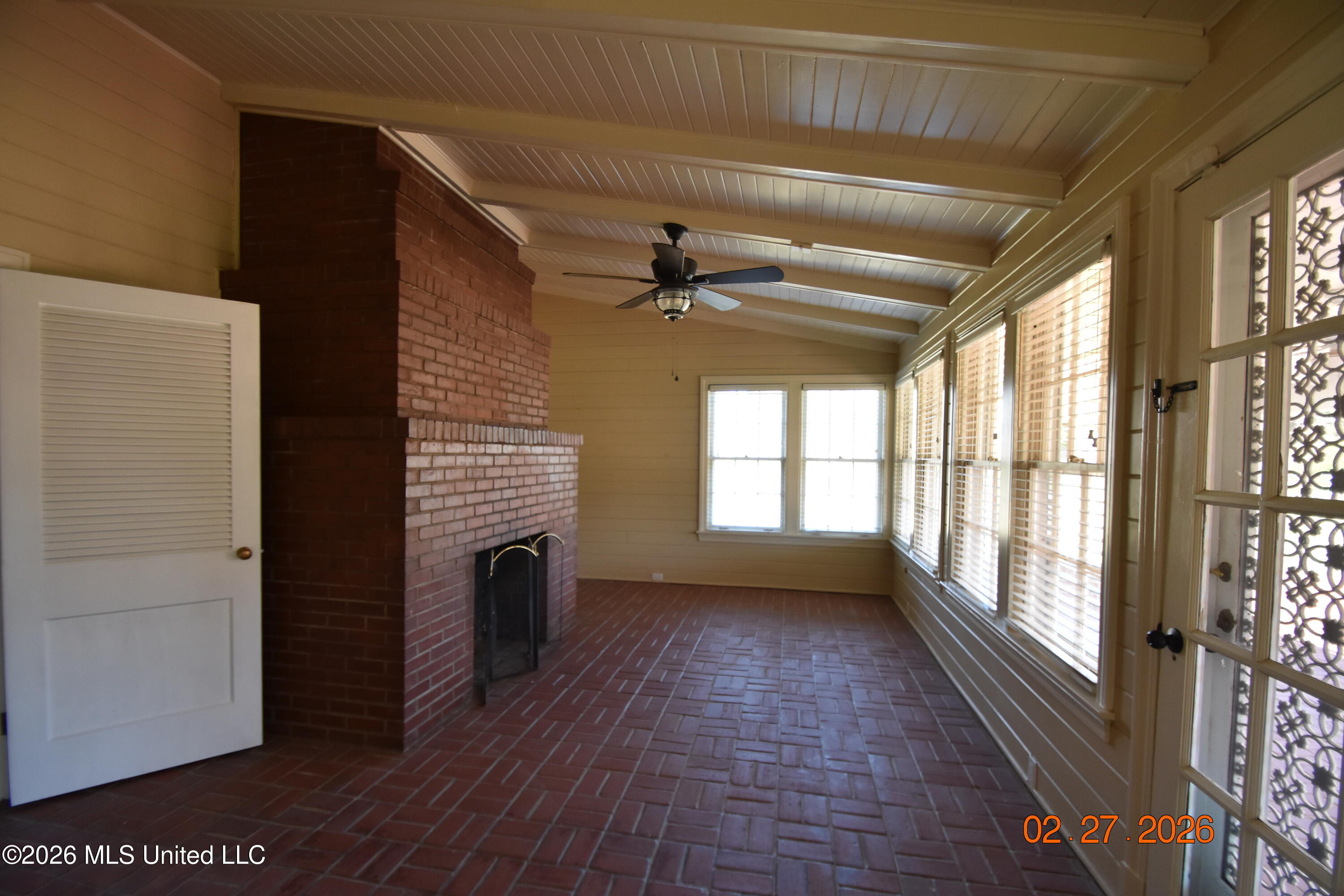 404 E Adams Avenue