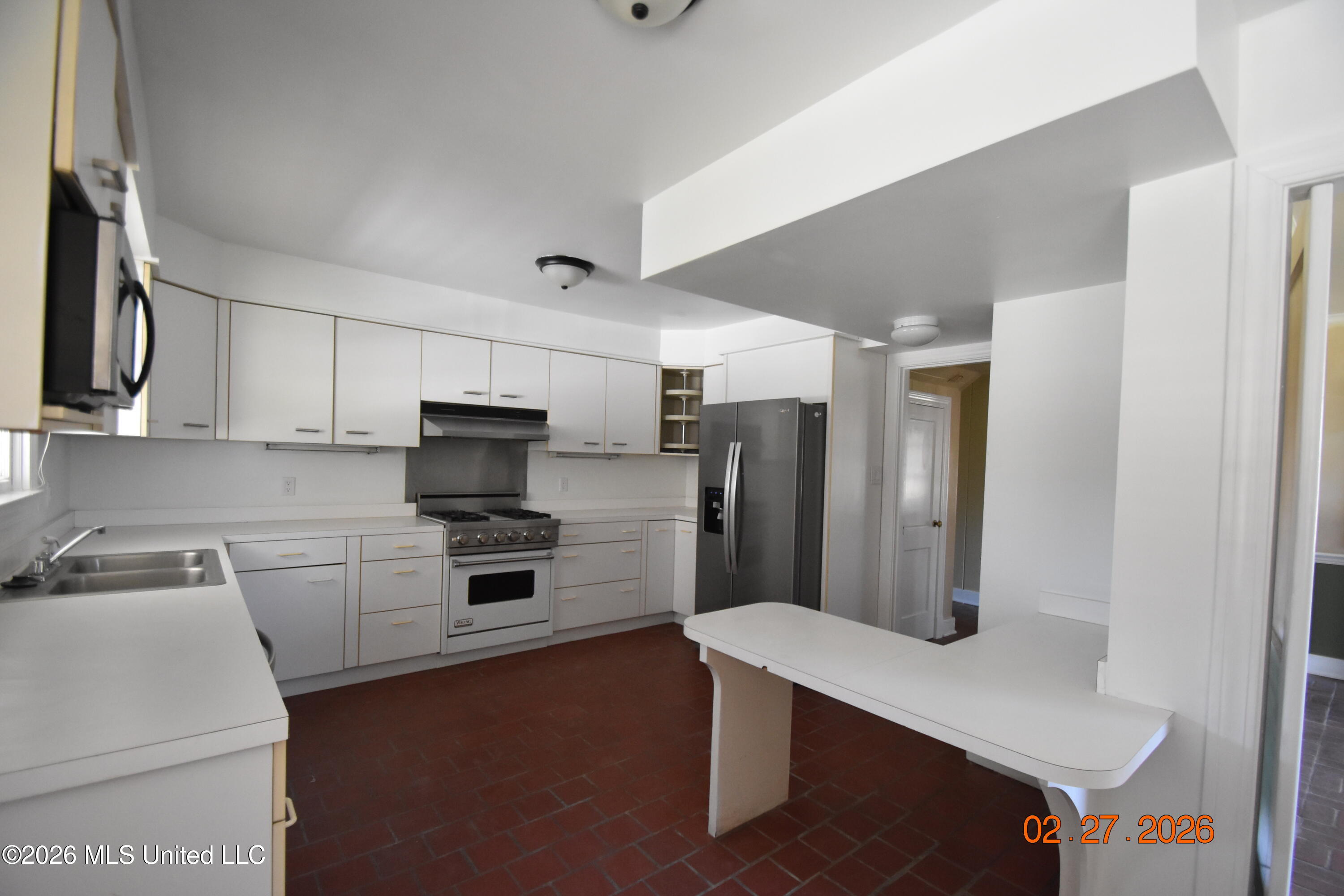 404 E Adams Avenue