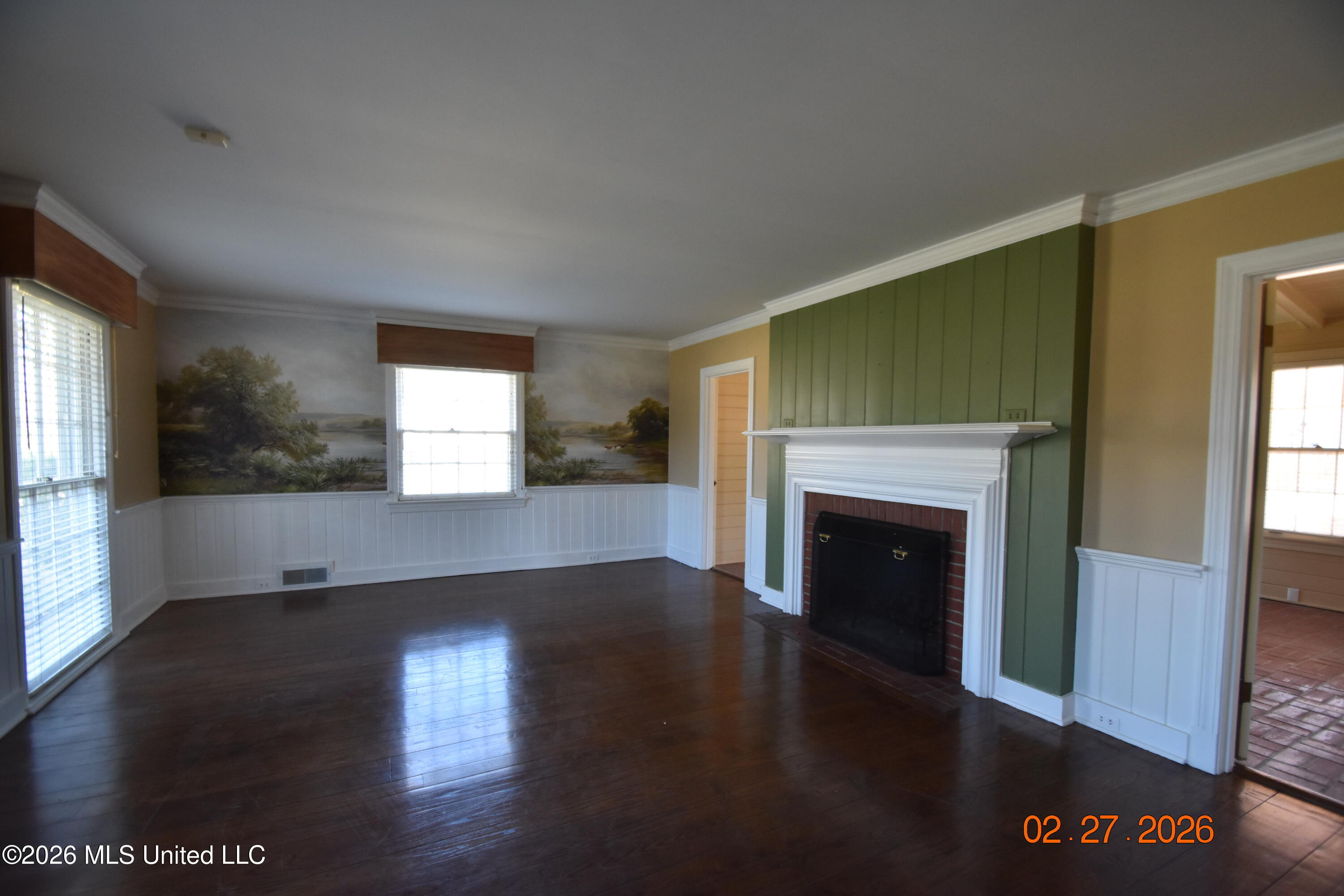 404 E Adams Avenue