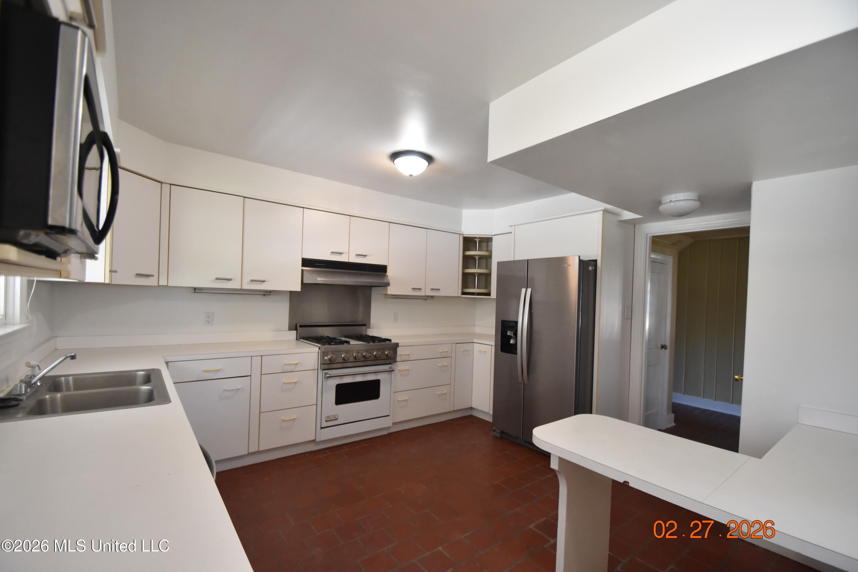 404 E Adams Avenue