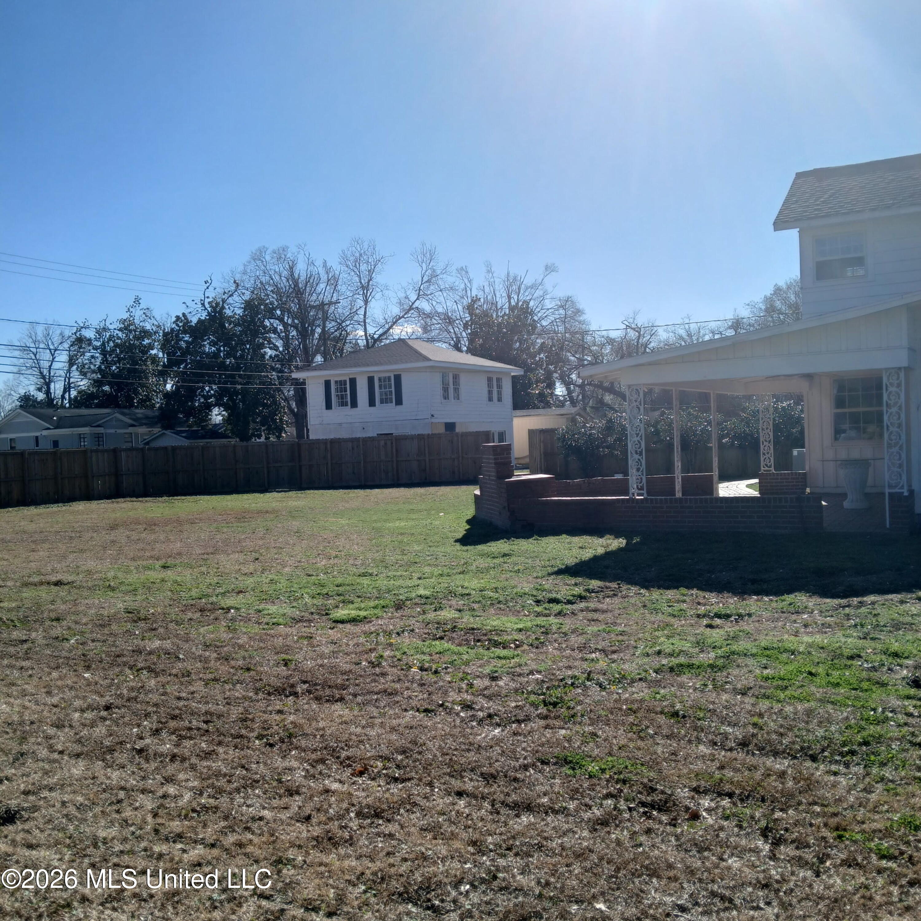 404 E Adams Avenue