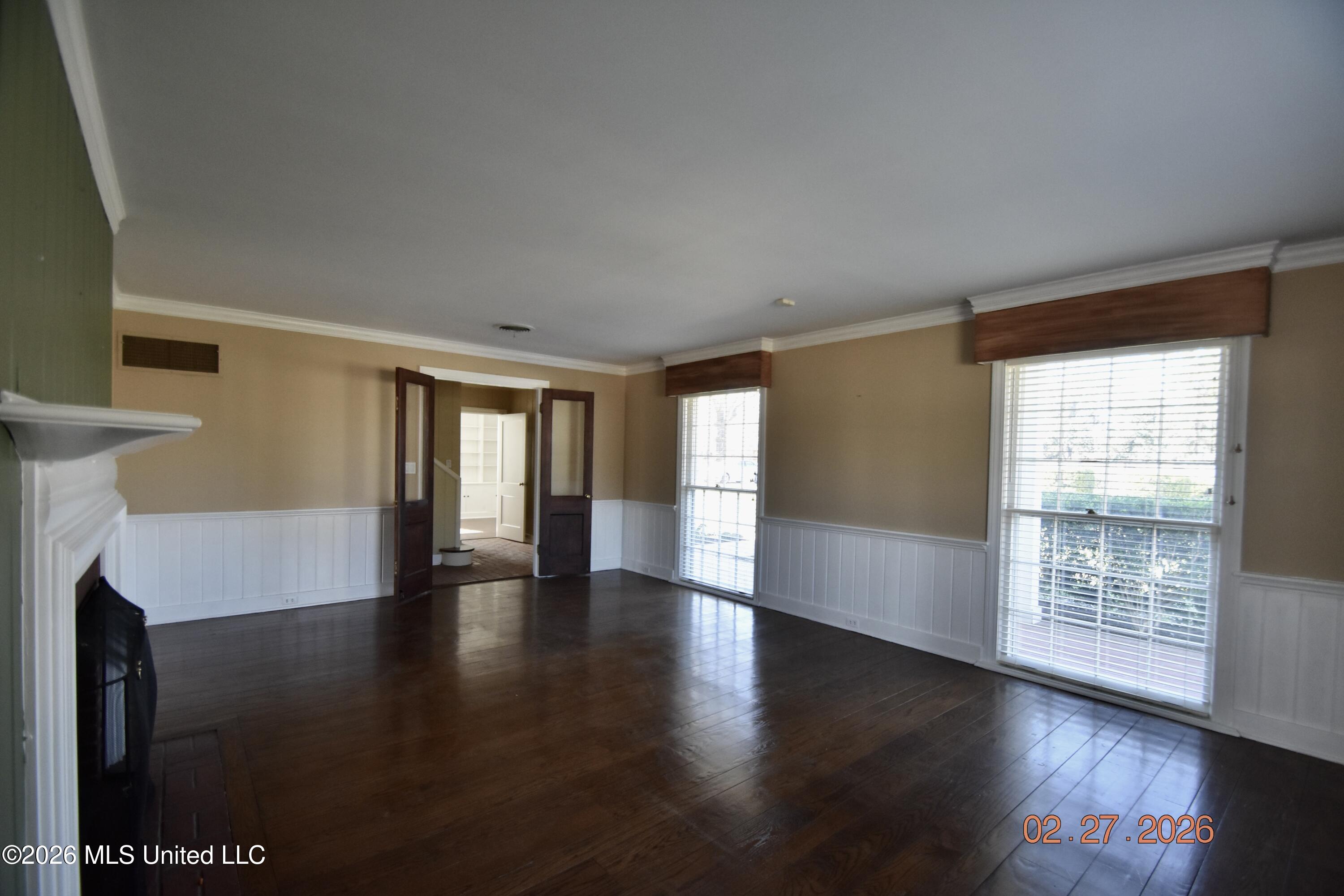404 E Adams Avenue