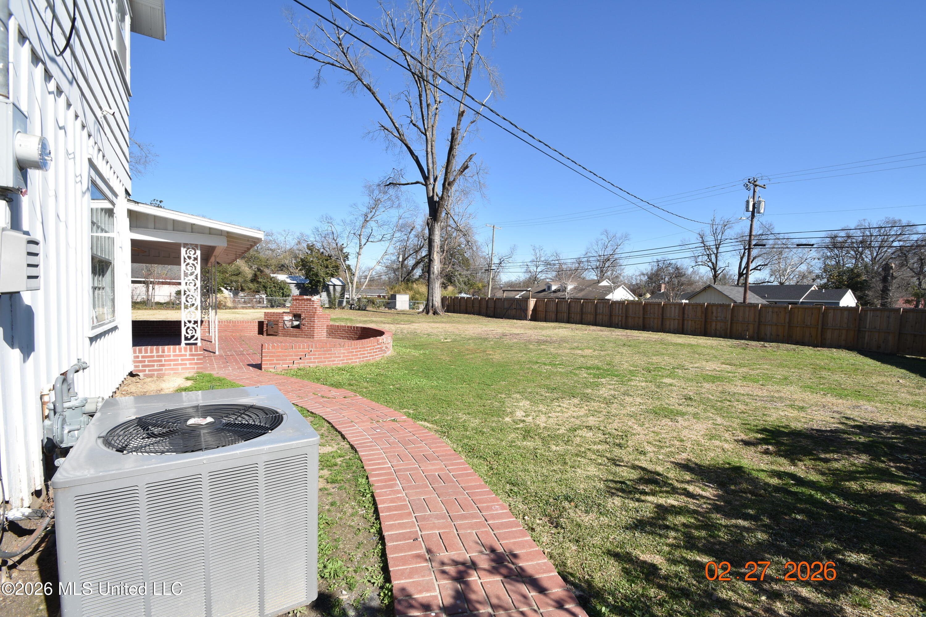404 E Adams Avenue