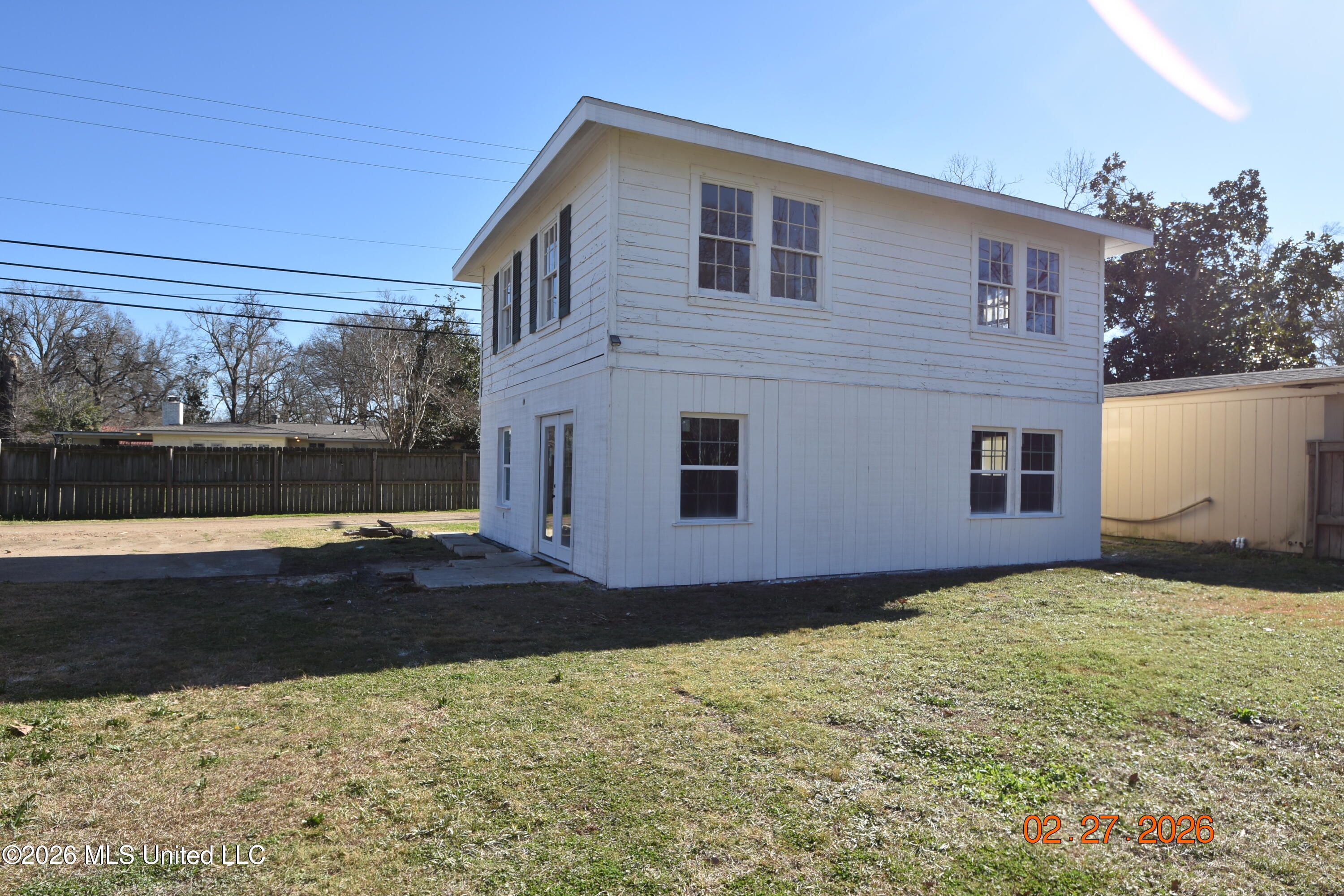 404 E Adams Avenue