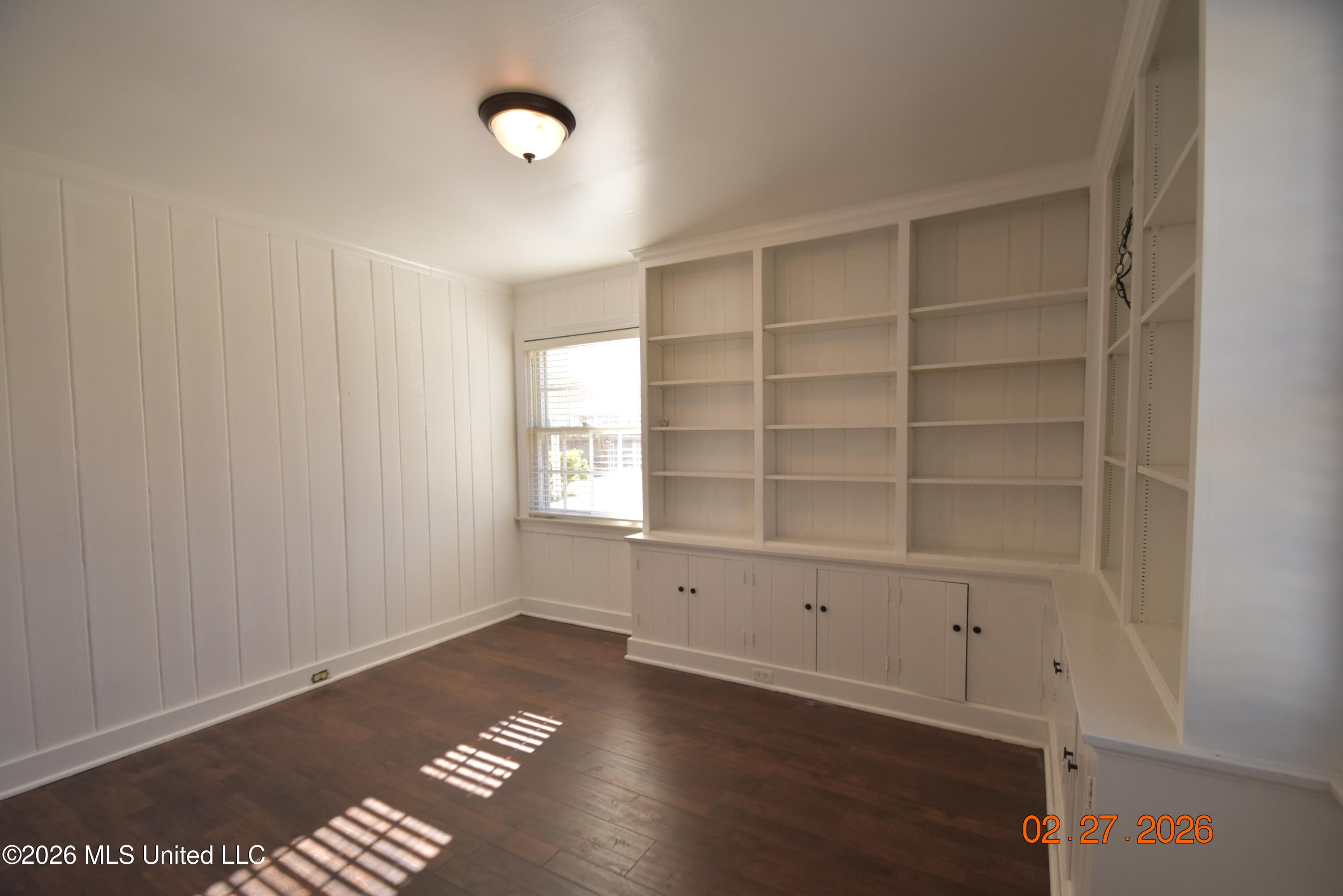 404 E Adams Avenue