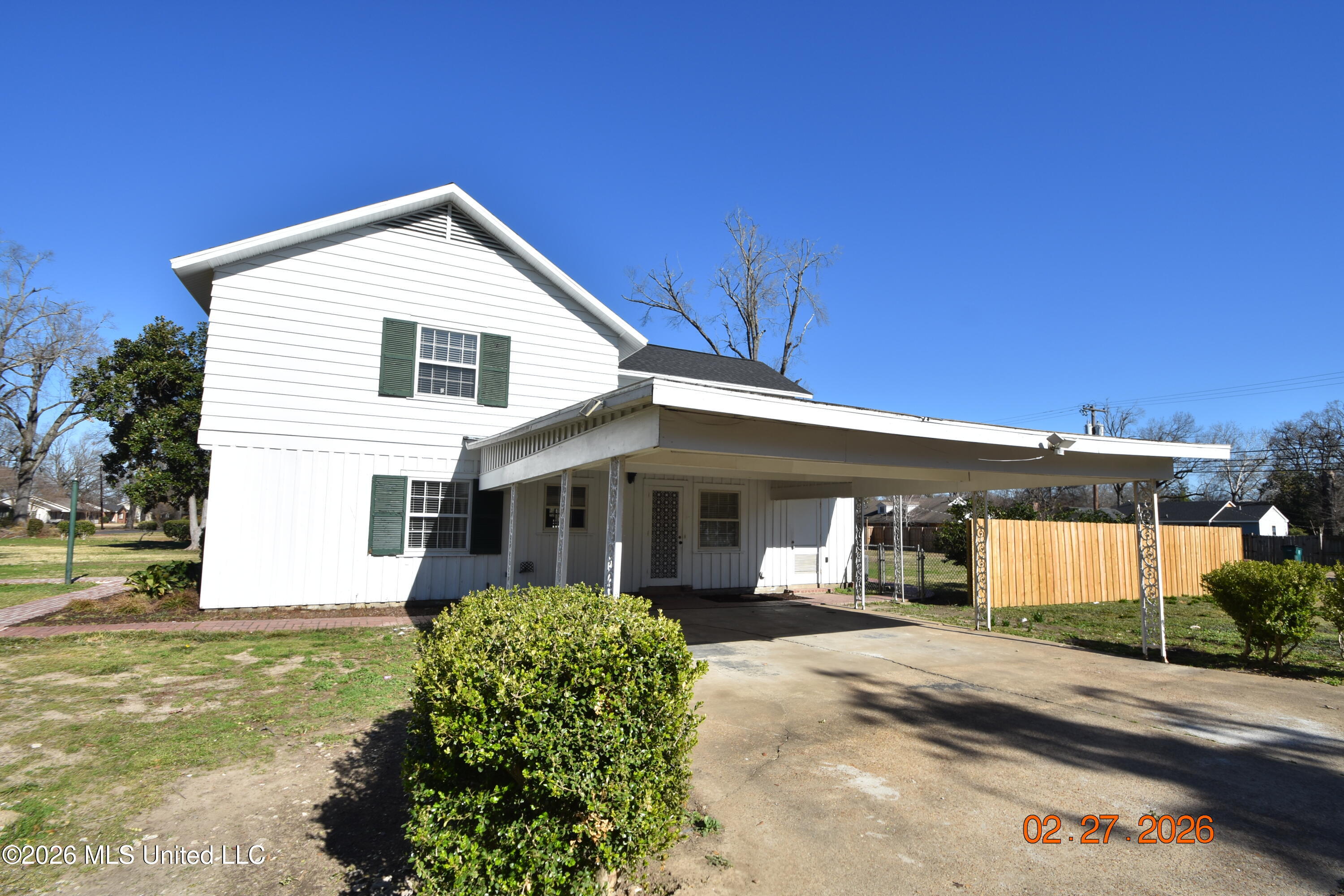 404 E Adams Avenue