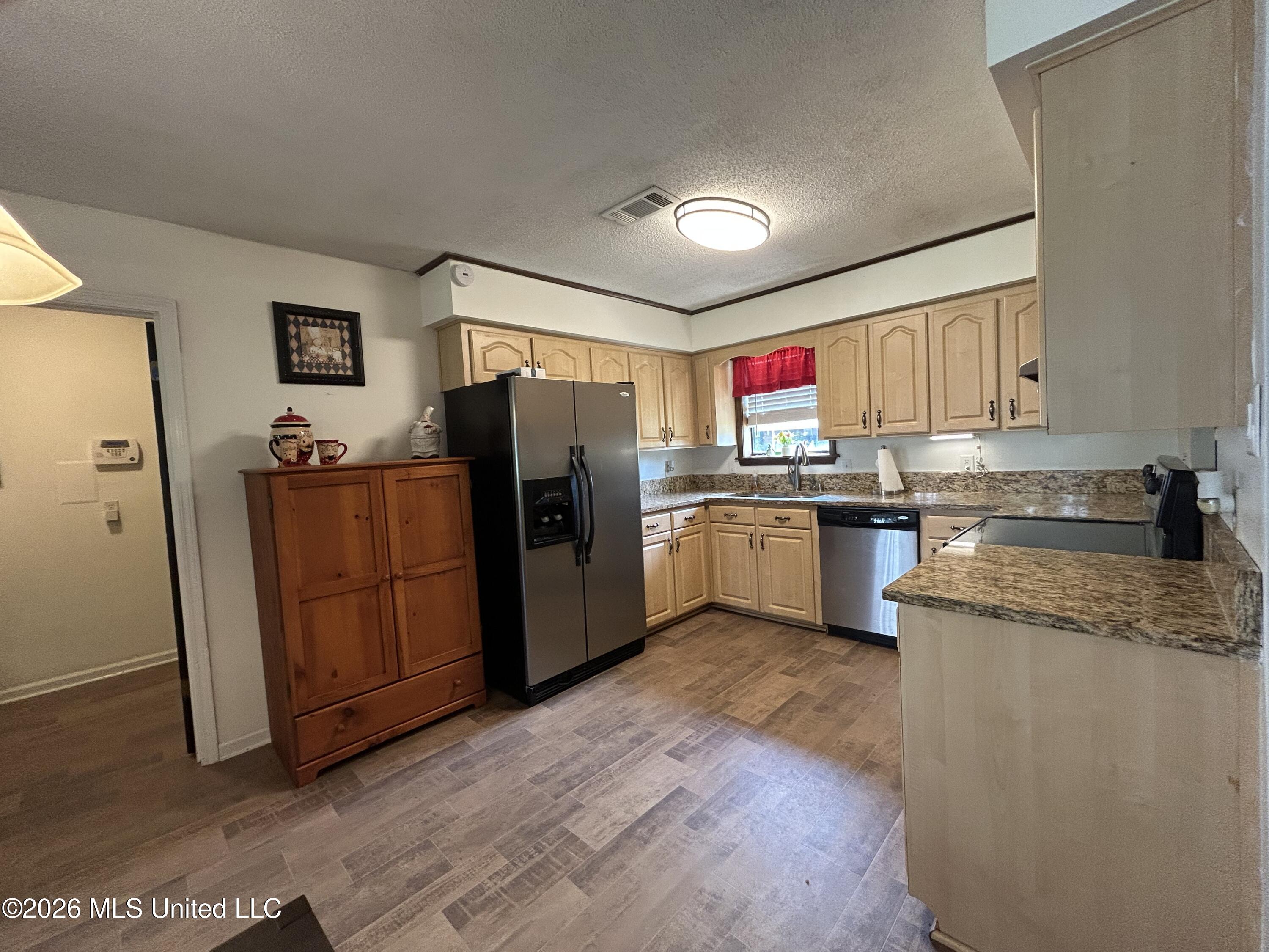 1203 Peggy Lane